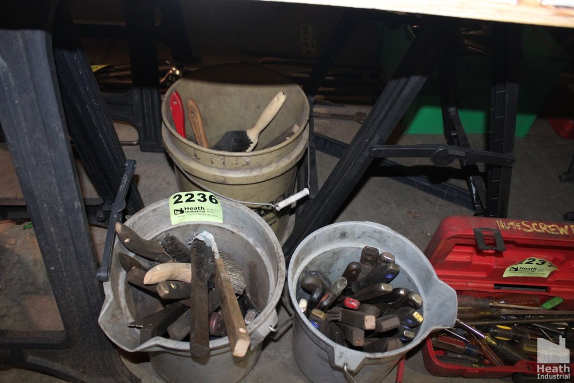 WIRE BRUSHES AND SCRAPERS IN TWO PAILS