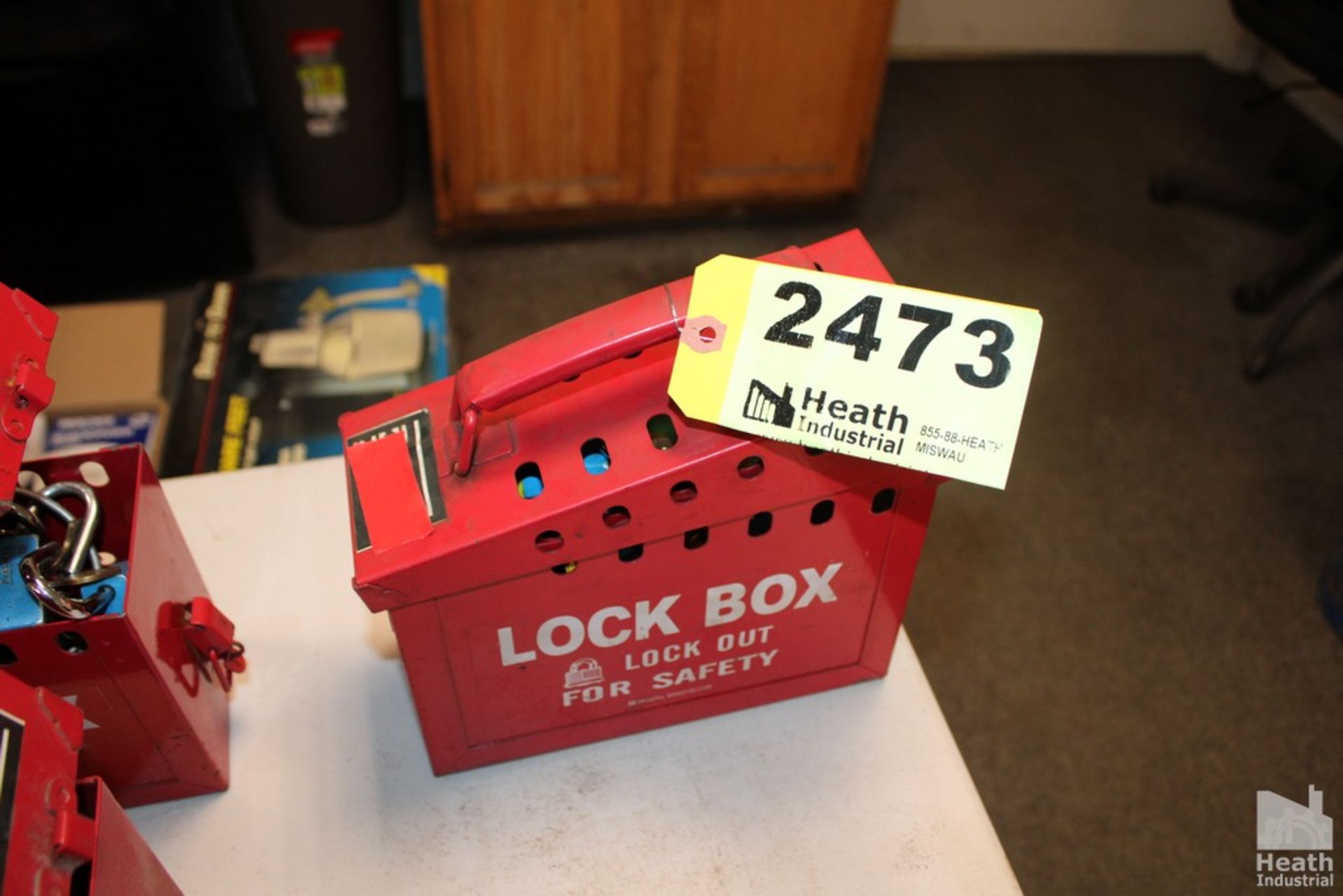 LOCK BOX WITH LARGE QTY OF PADLOCKS AND KEYS