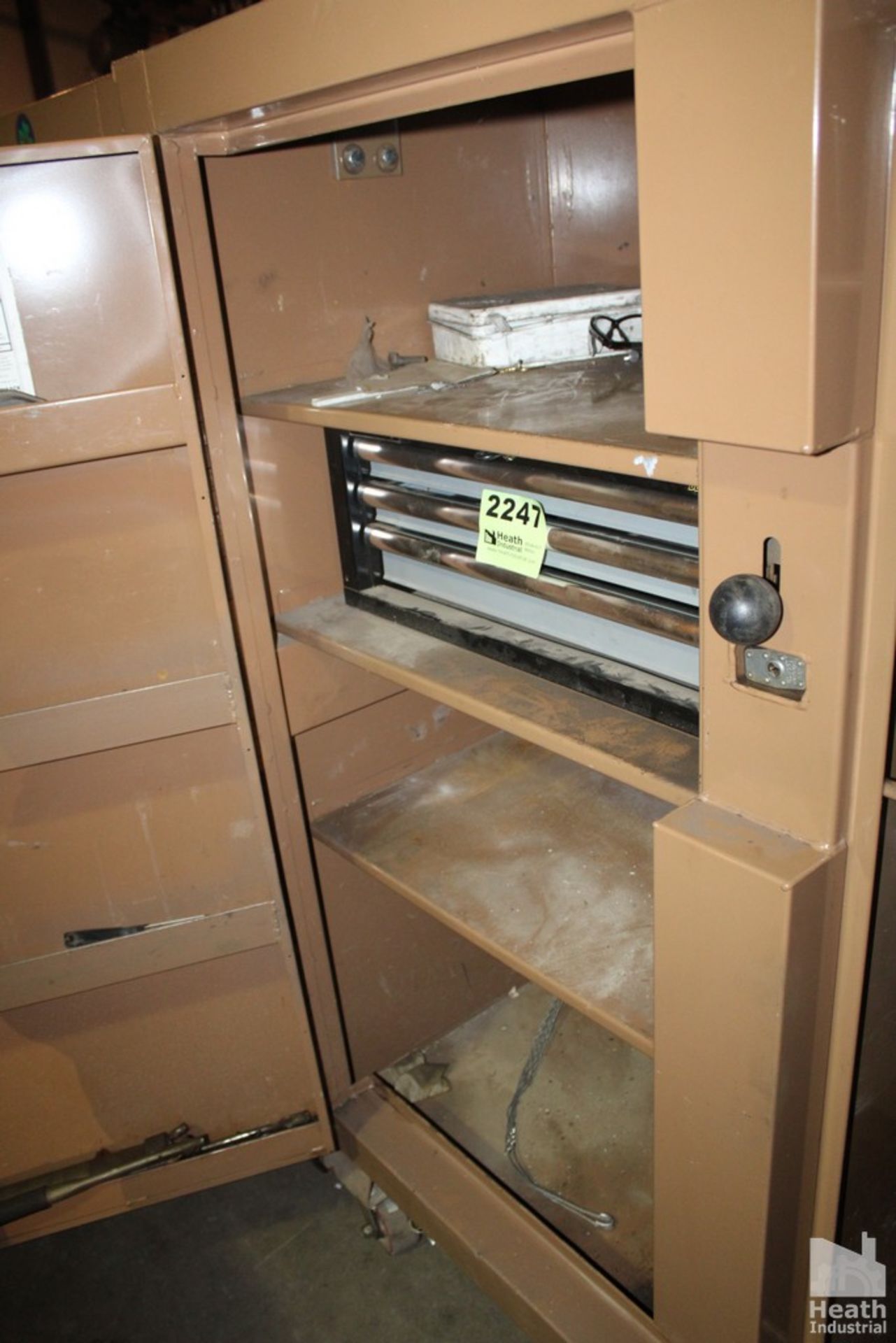 KNAACK MODEL 111 TWO DOOR PORTABLE JOB BOX 5' X 2' X 5' 6" - Bild 2 aus 3