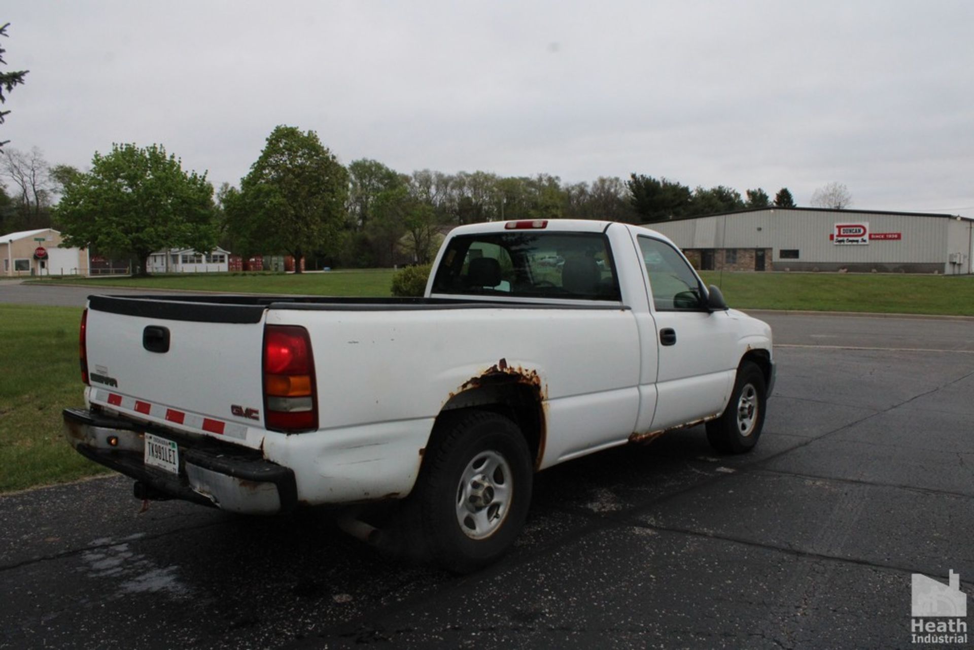 GMC SIERRA C1500 PICK UP TRUCK | 2 DOOR | SPRAY ON BED LINER | GAS | VIN 1GTEC14V23Z900228 - Image 3 of 6