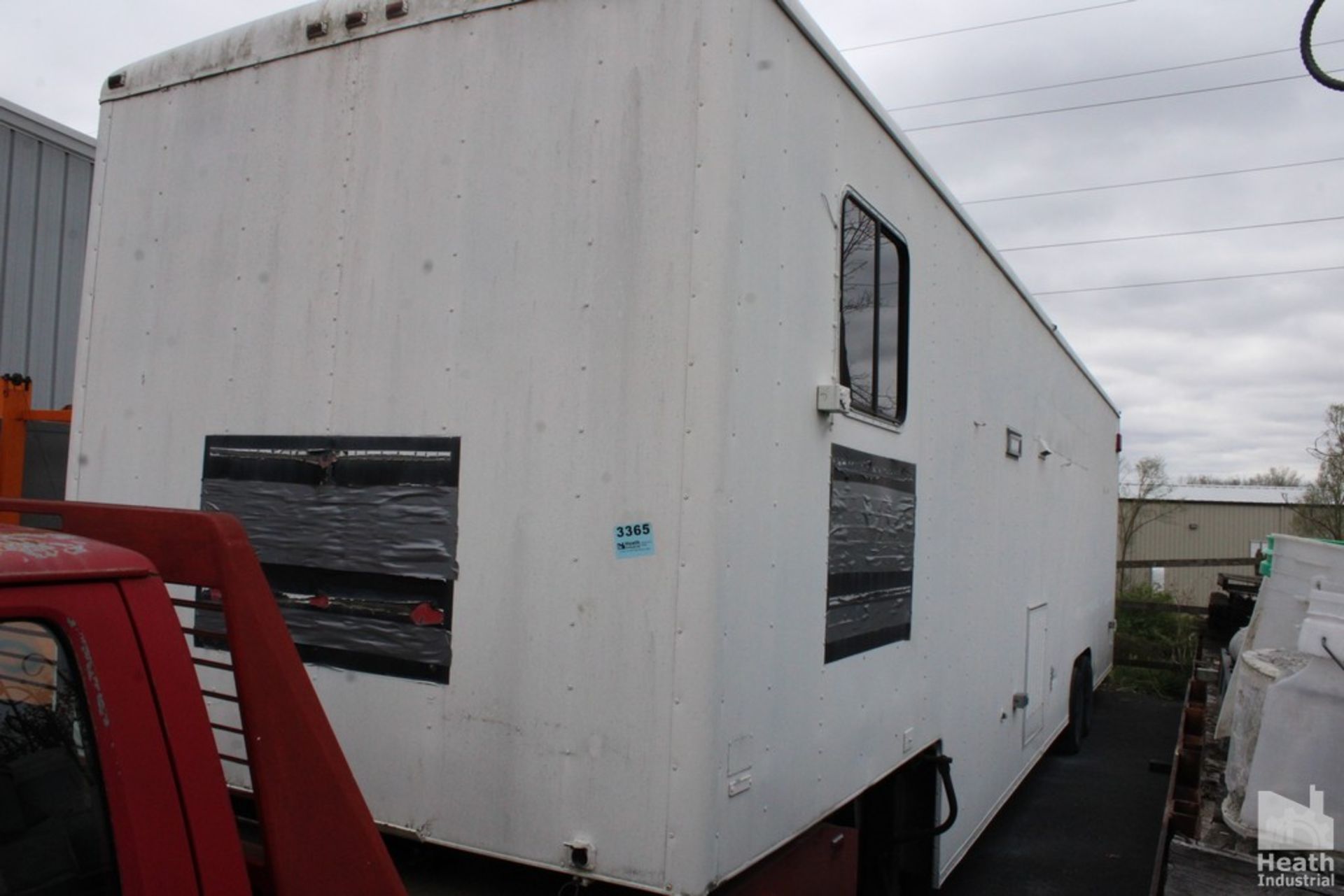 WELLS CARGO 38' TANDEM AXLE FIFTH WHEEL CONTRACTOR OFFICE & STORAGE TRAILER | VIN 1WC200R28N1054013