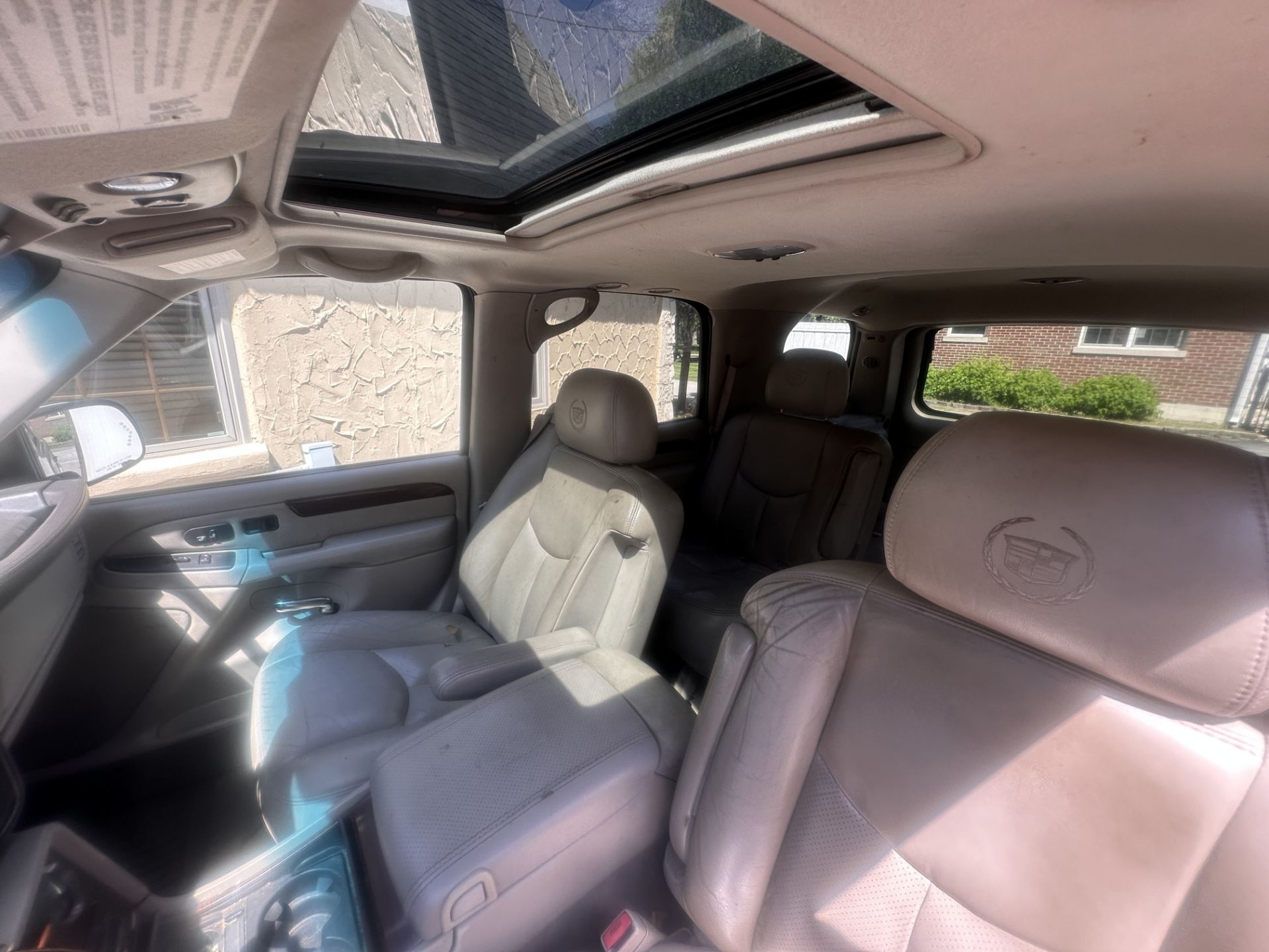 2004 CADILLAC ESCALADE LUXURY SUV - Image 5 of 7