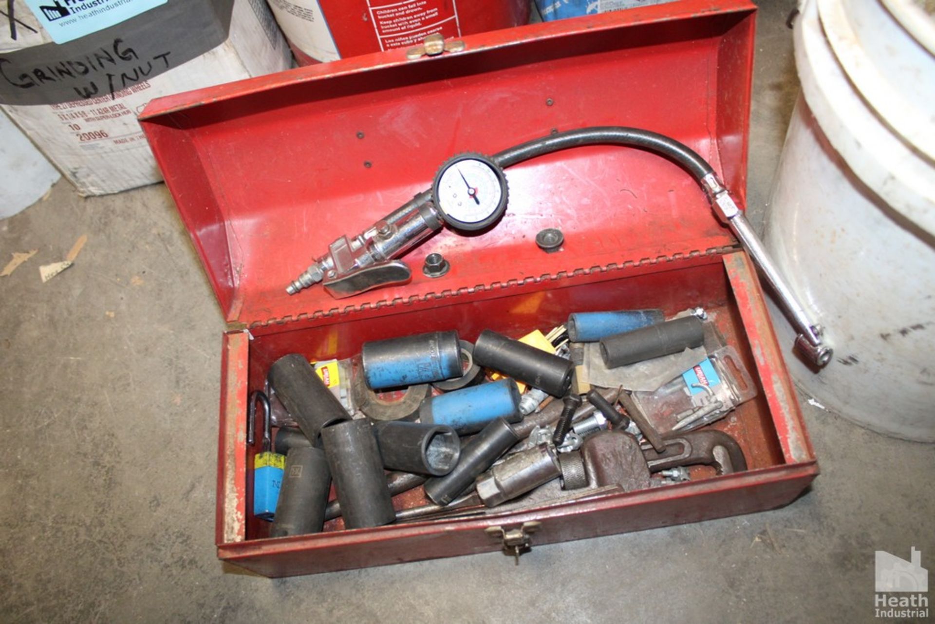 SOCKETS AND TOOL BOX WITH CONTENTS - Image 2 of 3
