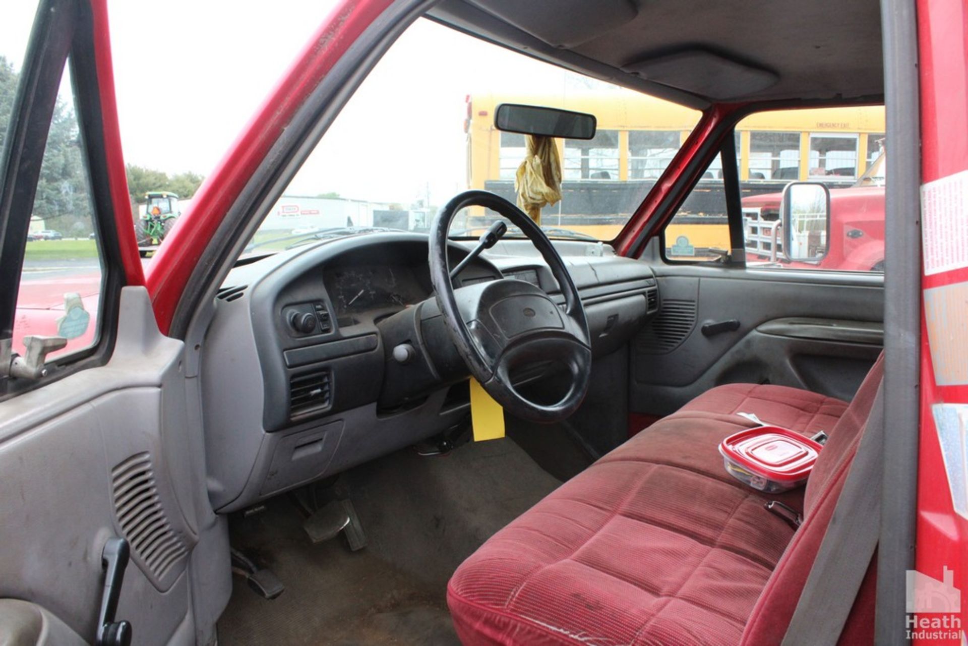 FORD F SUPER DUTY SINGLE AXLE STAKE TRUCK | SUPREME 14' DIAMOND PLATE STAKE BODY | GAS | VIN: - Image 6 of 8