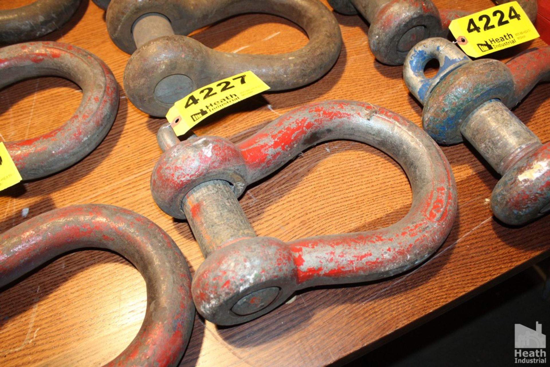 35 TON SHACKLE APPROX. 12" X 9"