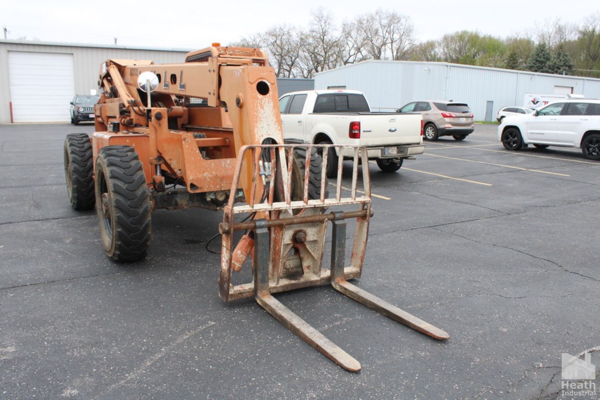 LULL "HIGHLANDER" MODEL 6443-37 6,000 LB TELEHANDLER, 36' REACH, FOAM FILLED TIRES, JOHN DEERE - Image 8 of 9