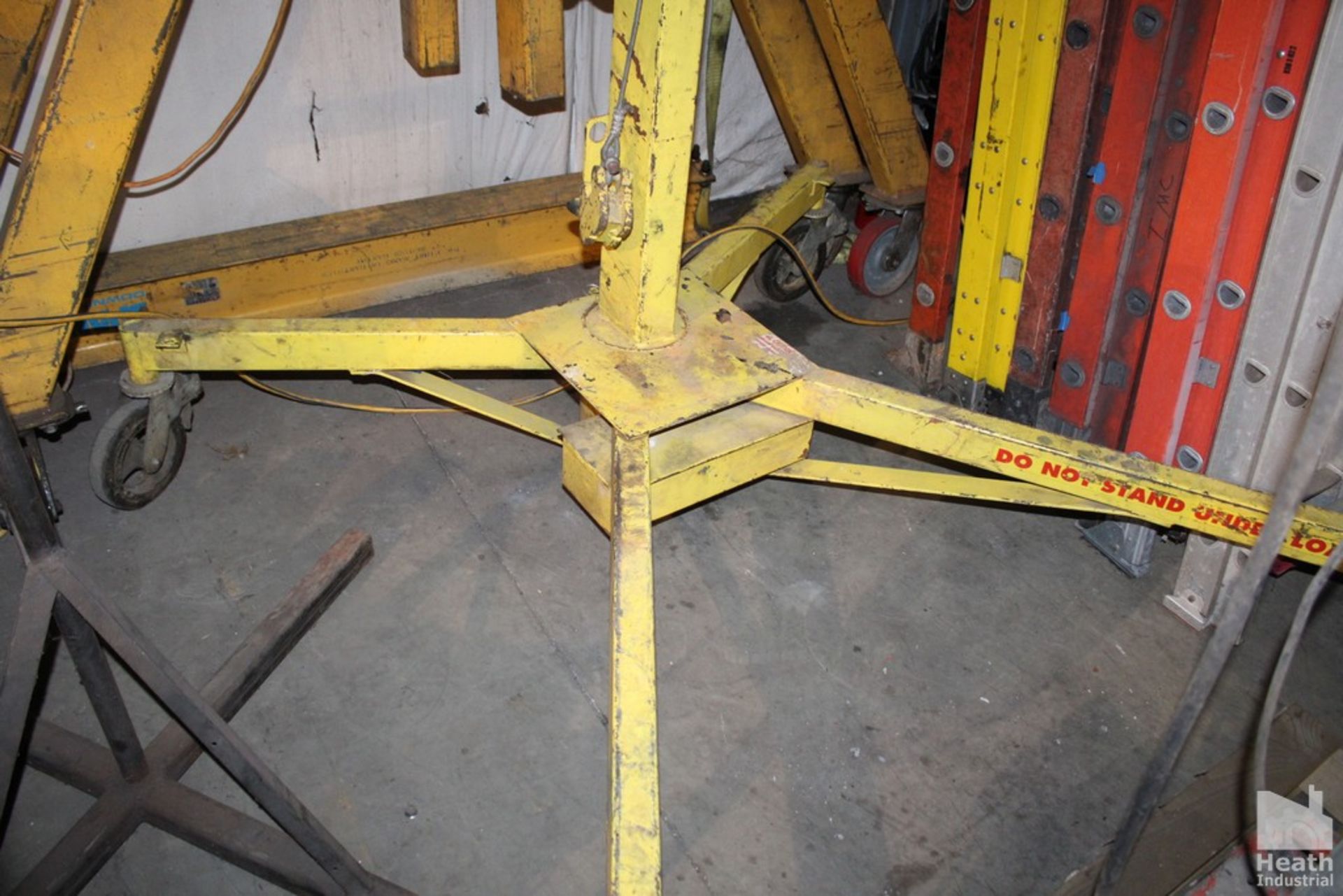 SUMNER ROUSTABOUT R-250 PORTABLE CABLE CRANE APPROX. 10'" HIGH - Image 3 of 4