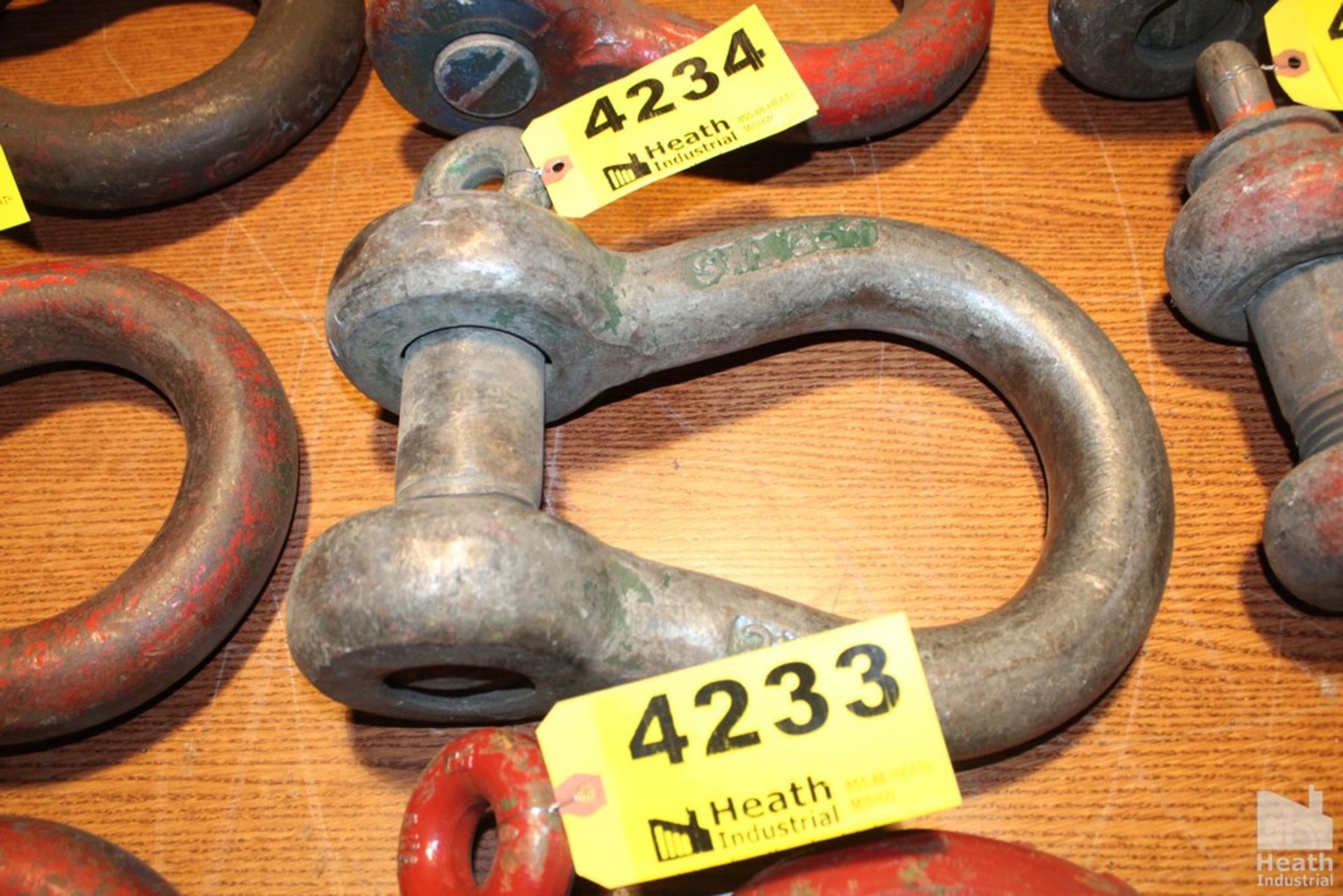 35 TON SHACKLE APPROX. 12" X 9"