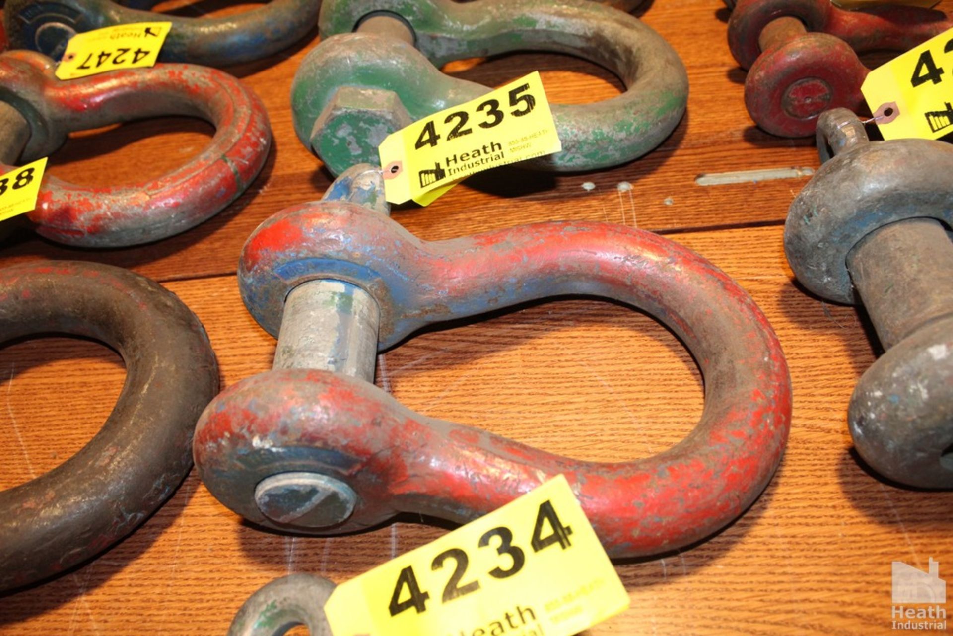 35 TON SHACKLE APPROX. 12" X 9"