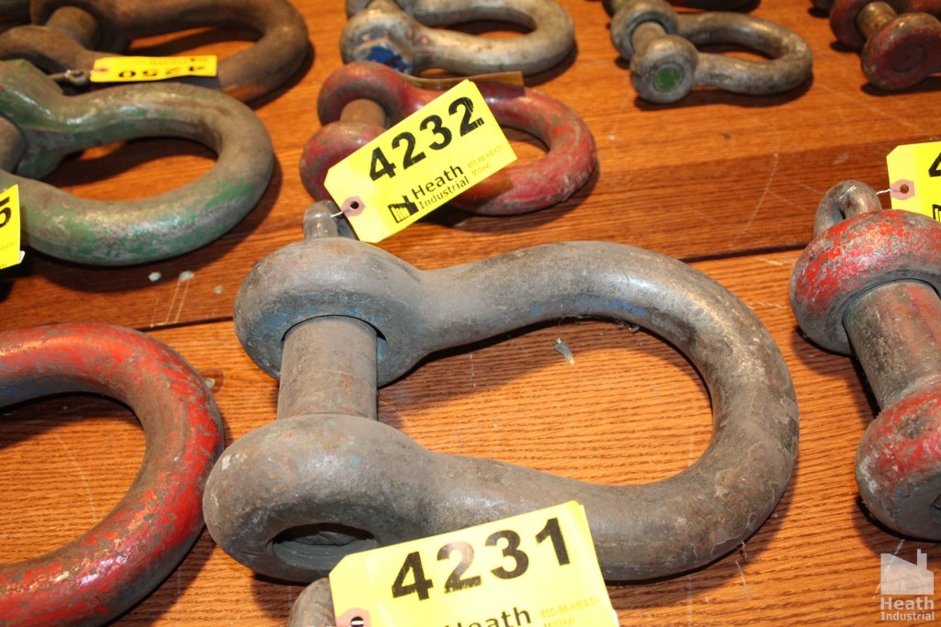 35 TON SHACKLE APPROX. 12" X 9"