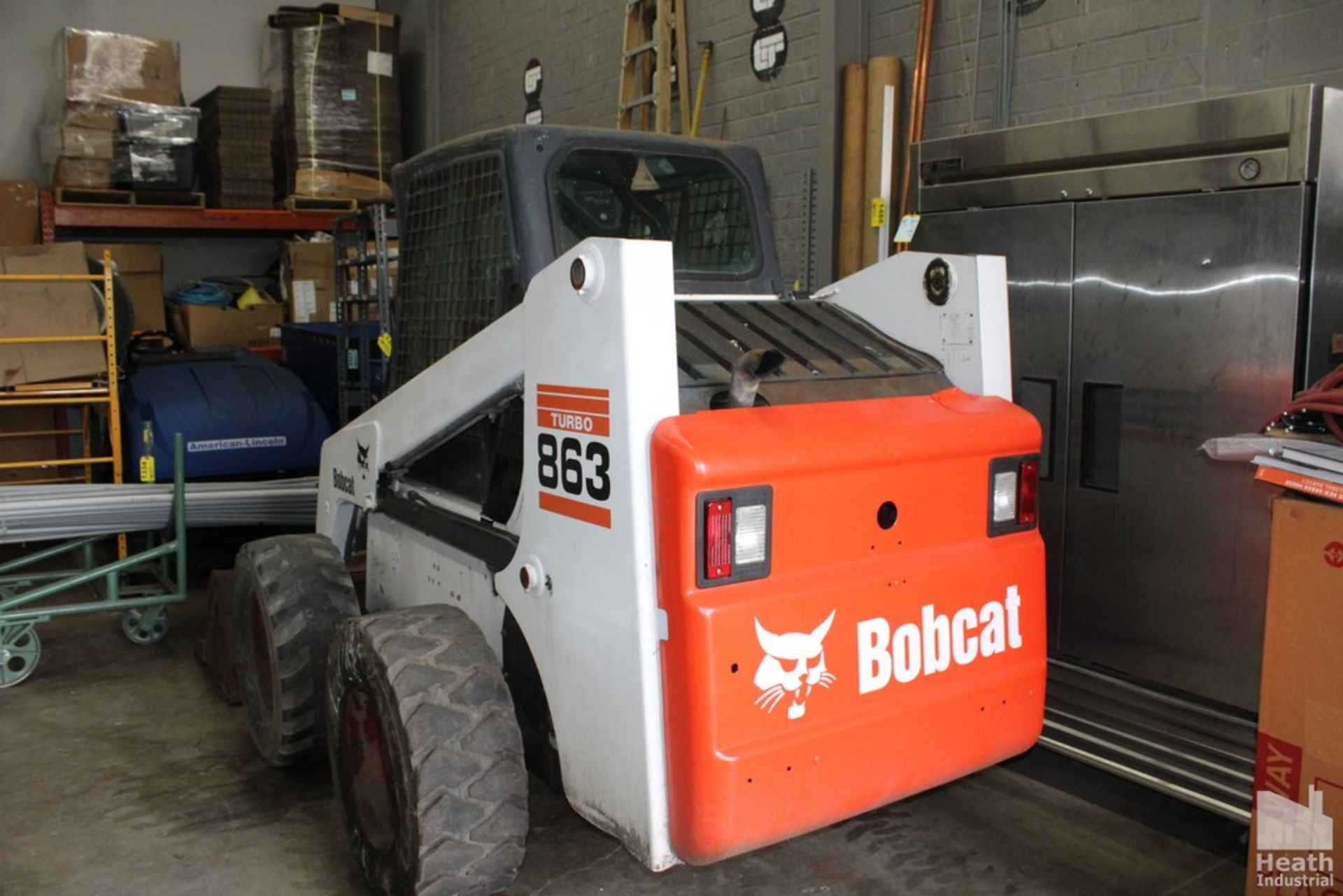 BOBCAT 863 SKID LOADER, DUETZ 4-CYLINDER DIESEL ENGINE, CAB WITH HEAT AND A/C, AUXILLARY HYDRAULICS - Image 3 of 5