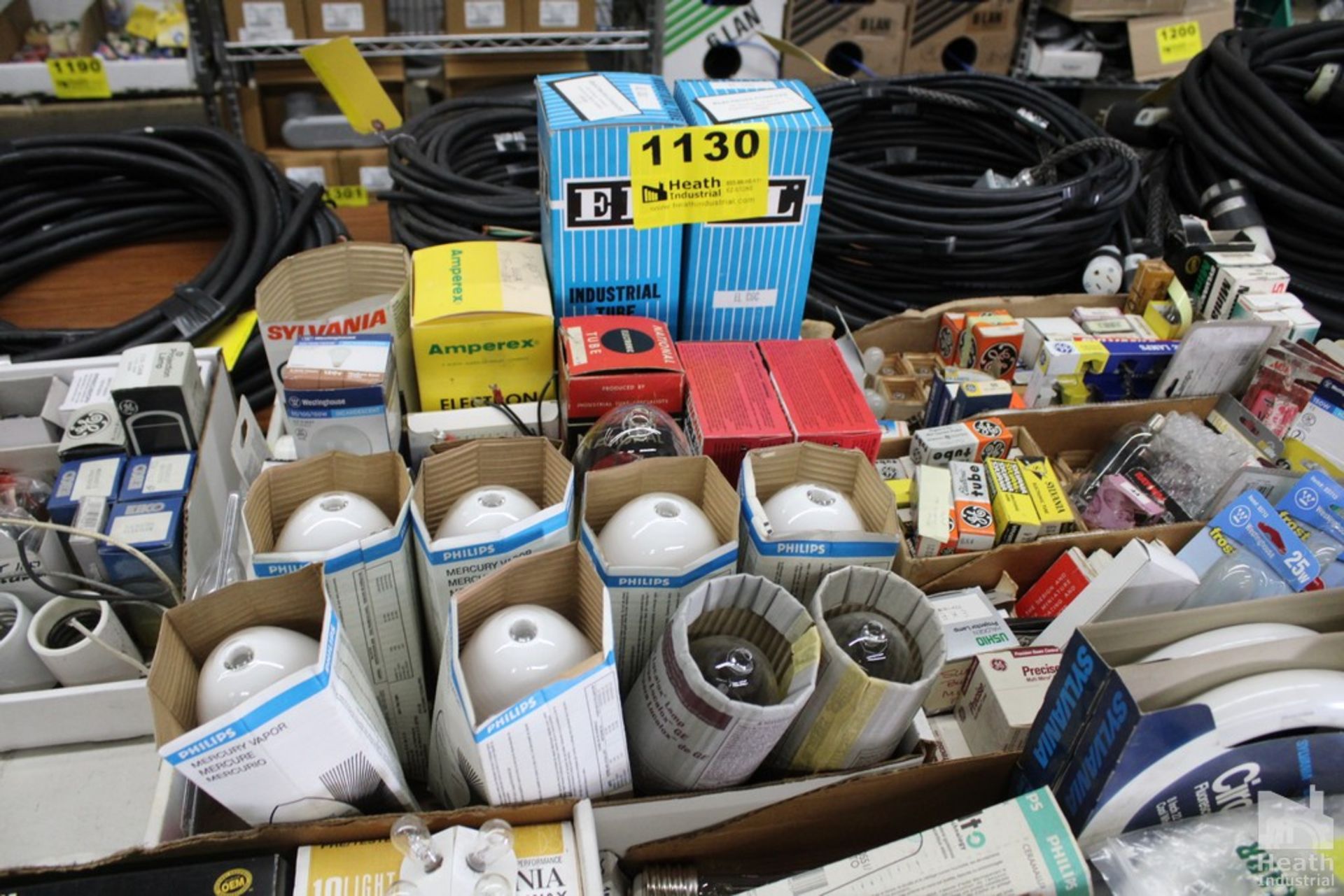 LARGE QUANTITY OF ASSORTED LIGHT BULBS - Image 3 of 6