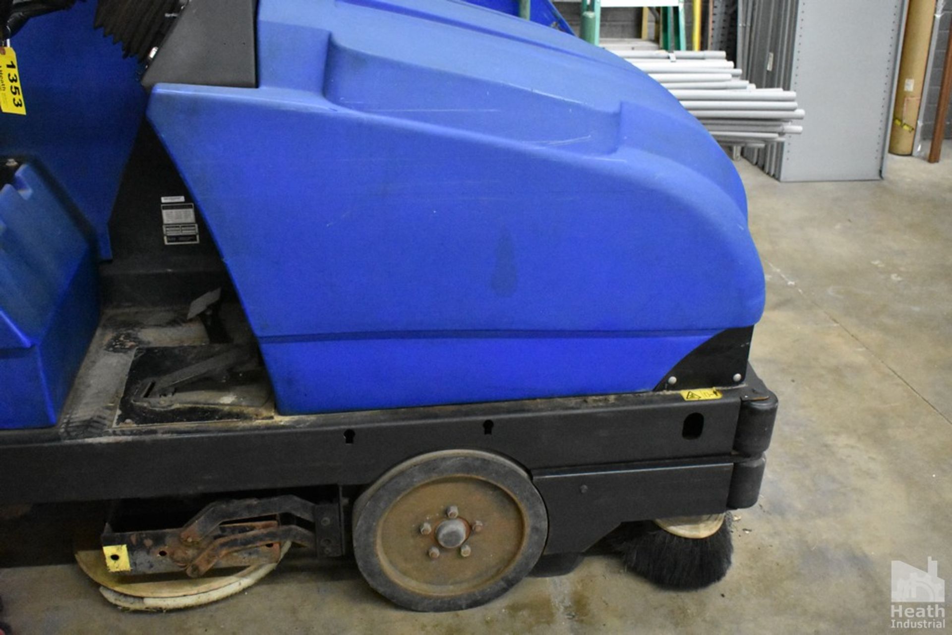 AMERICAN-LINCOLN MODEL 505-322 ELECTRIC FLOOR SWEEPER, 36 VOLT, S/N 692120, LENGTH 8'', WIDTH 4' - Image 4 of 10