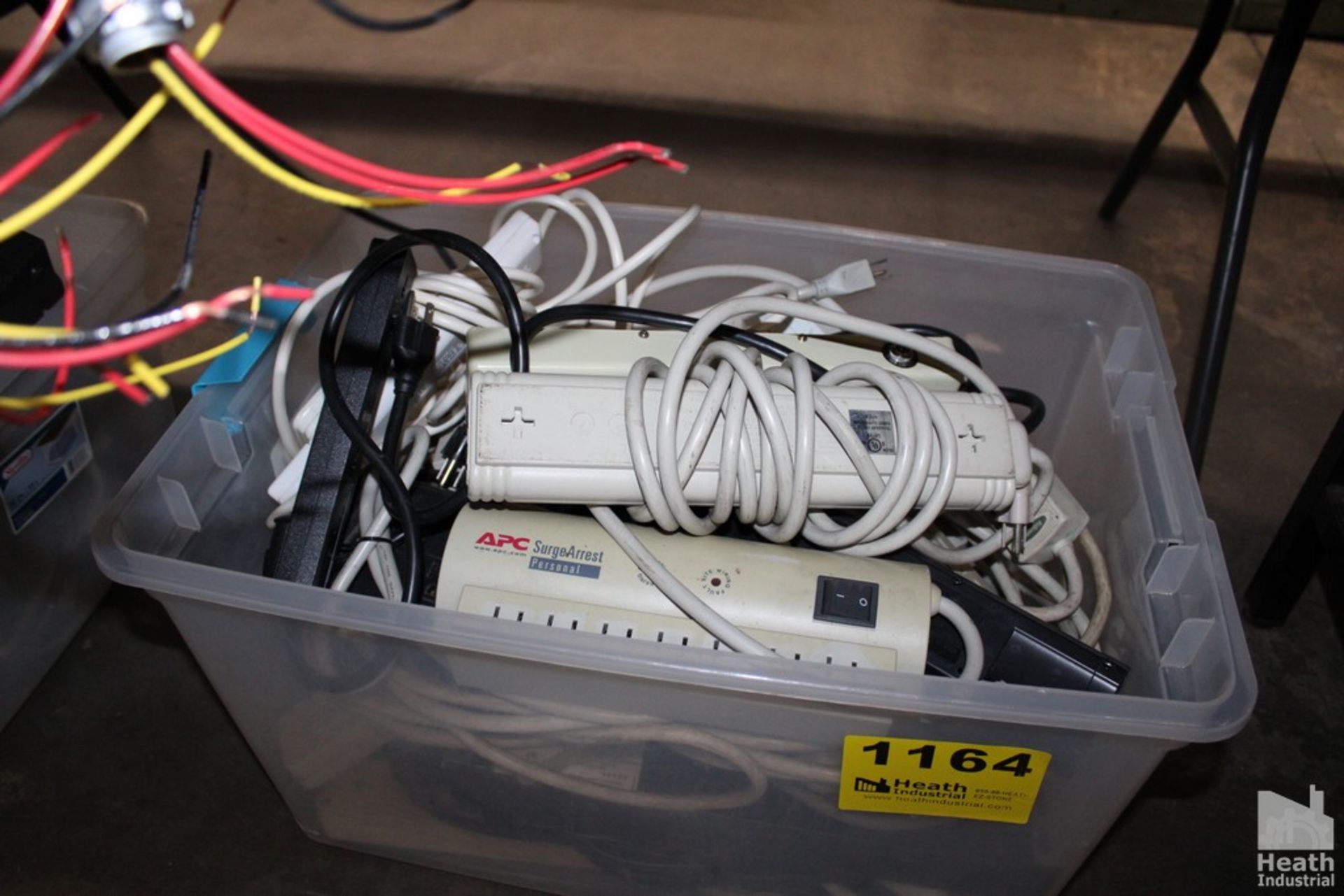 LARGE QUANTITY OF POWER STRIPS IN TOTE