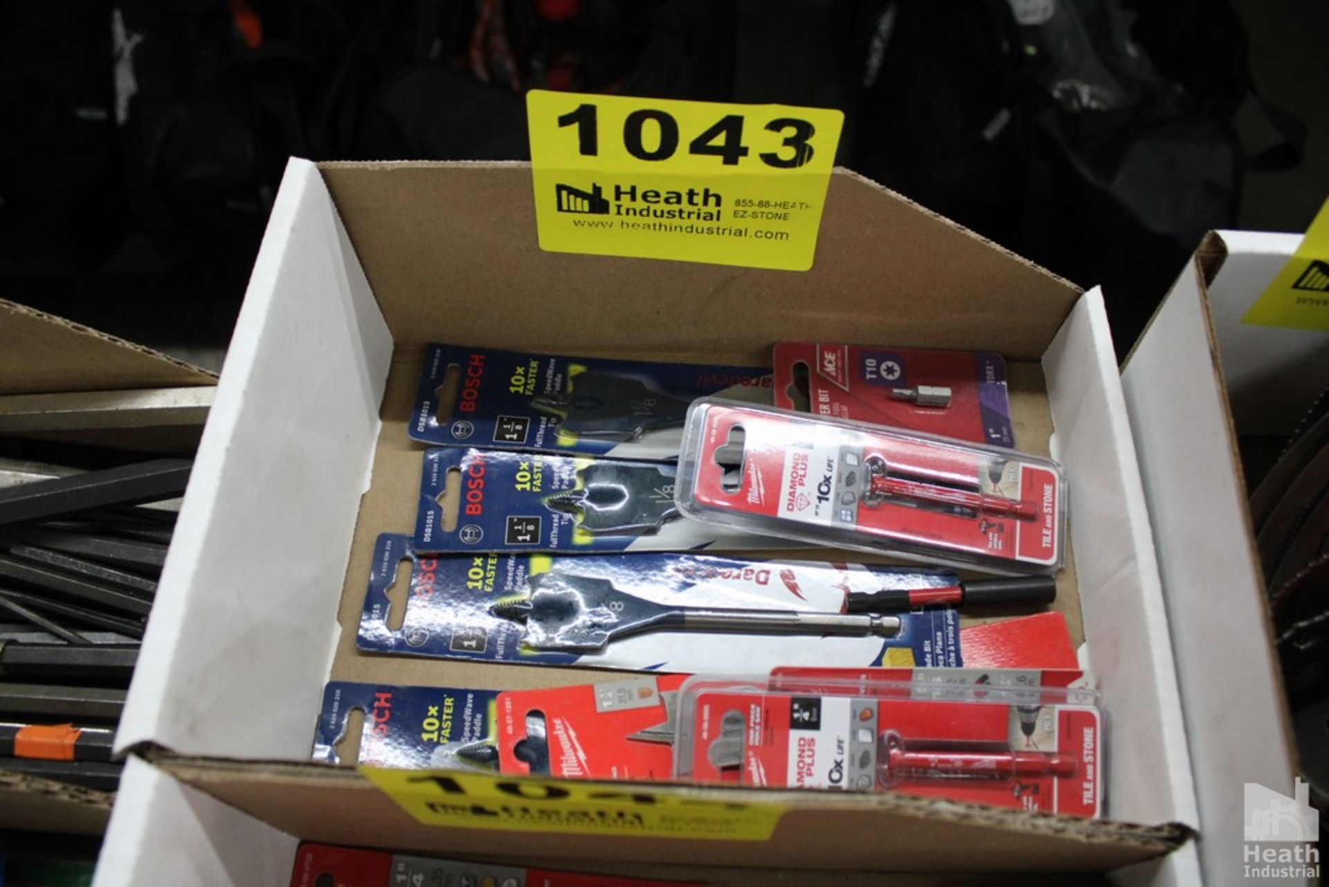 ASSORTED SPADE AND DRILL BITS IN BOX