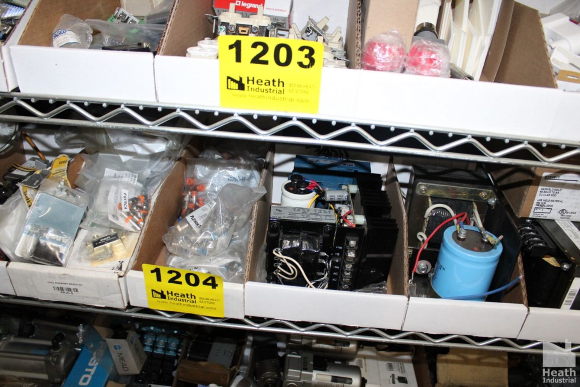 ASSORTED ELECTRICAL SUPPLIES ON SHELF - Image 3 of 4