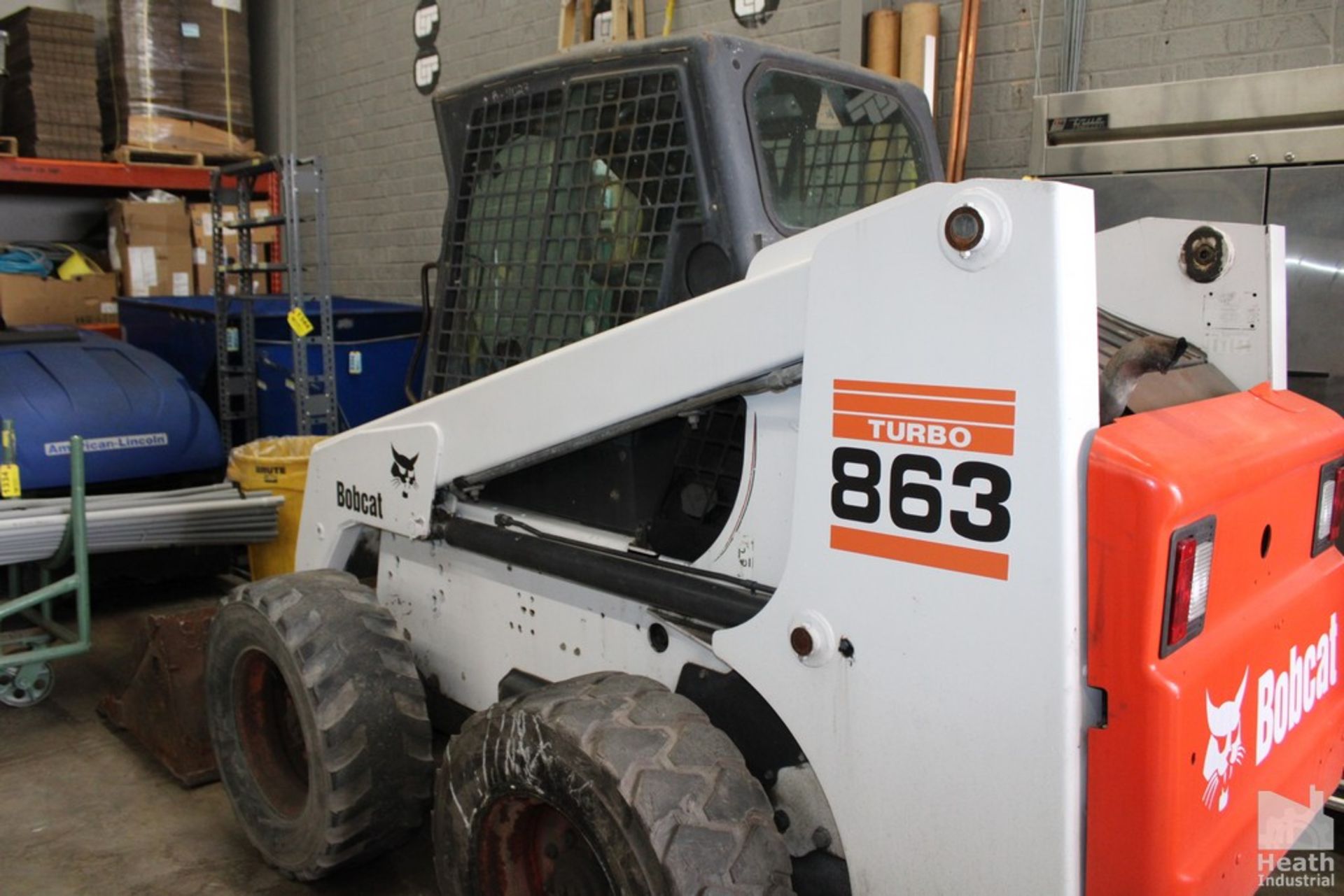 BOBCAT 863 SKID LOADER, DUETZ 4-CYLINDER DIESEL ENGINE, CAB WITH HEAT AND A/C, AUXILLARY HYDRAULICS - Image 4 of 5