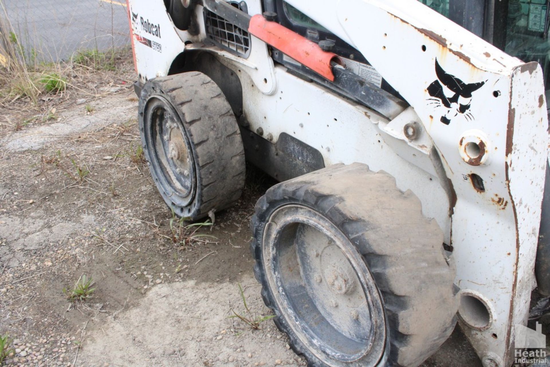 BOBCAT S750 SKID LOADER, 5,371 HOURS ON METER, SOLID TIRES, TRI-PIPE AUXILLARY HYDRAULICS, HYDRAULI - Image 6 of 8