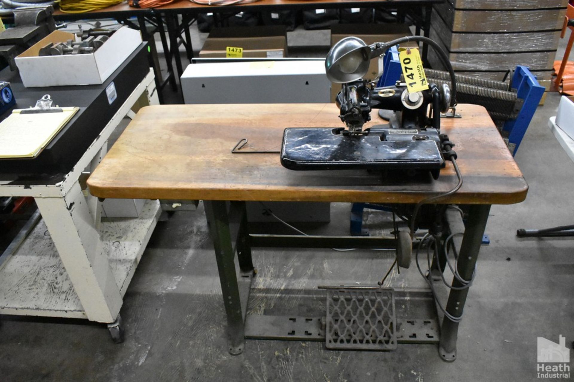 VINTAGE U.S. BLIND STITCH SEWING MACHINE WITH TABLE