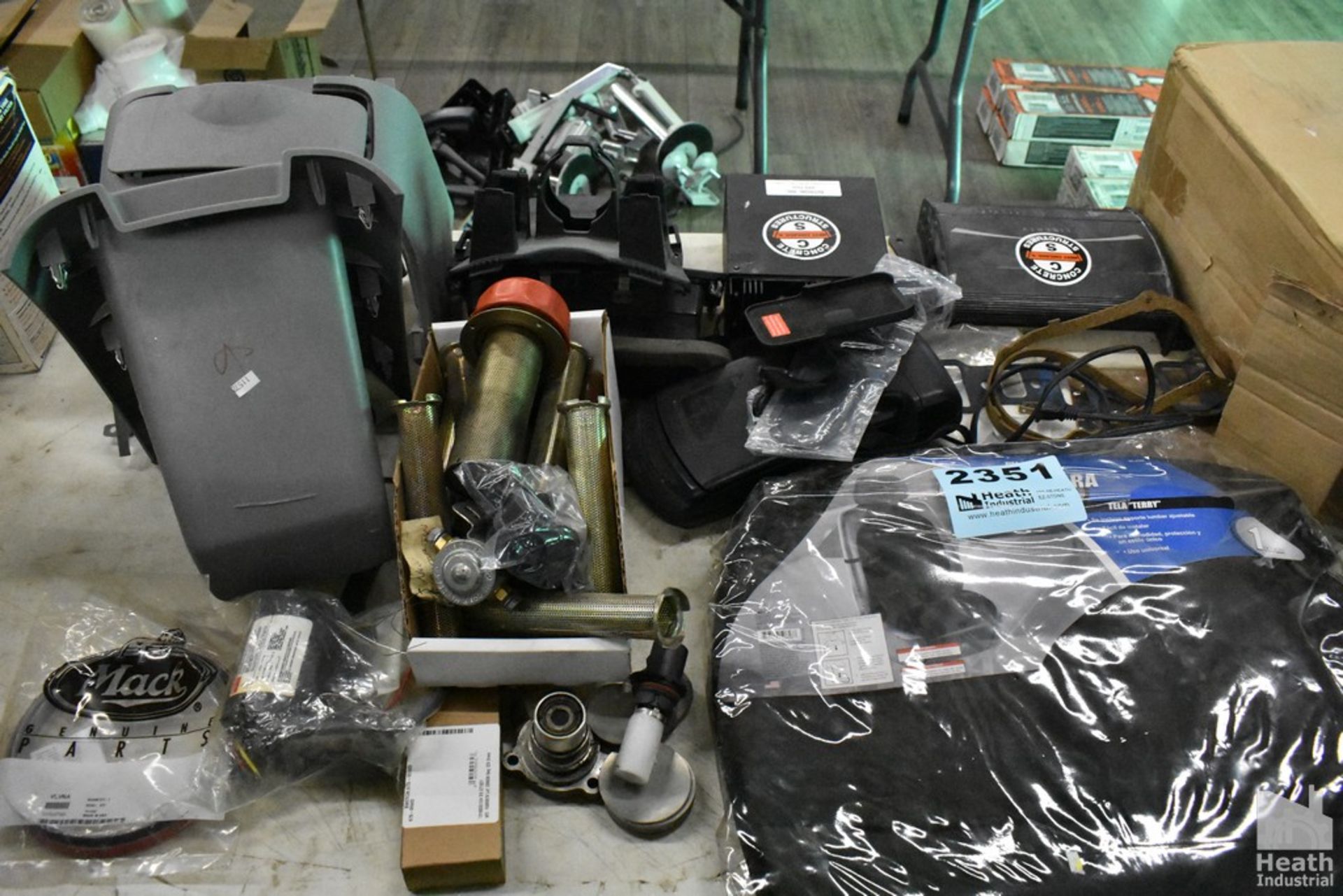 ASSORTED CAR PARTS ON TABLE - Image 2 of 6