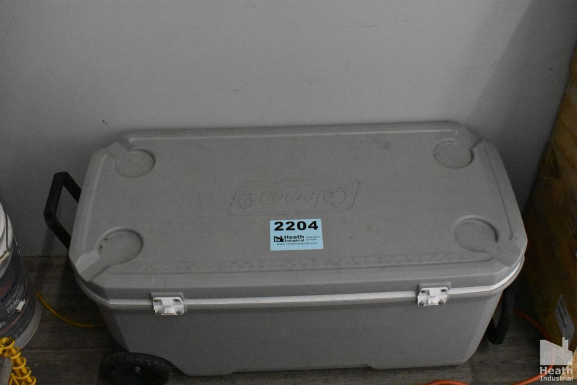 LARGE COLEMAN COOLER, WITH HANDLE AND WHEELS