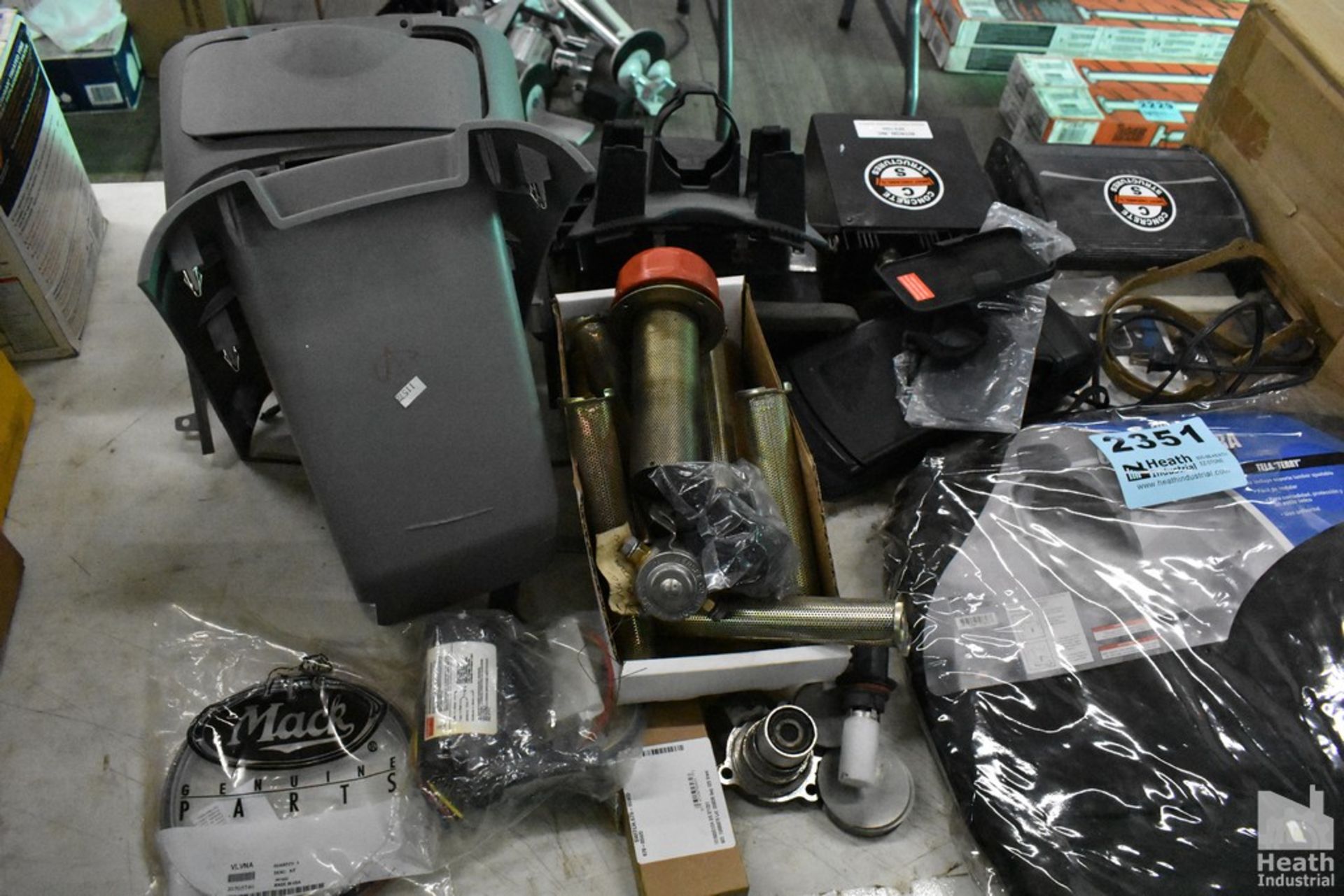 ASSORTED CAR PARTS ON TABLE - Image 6 of 6