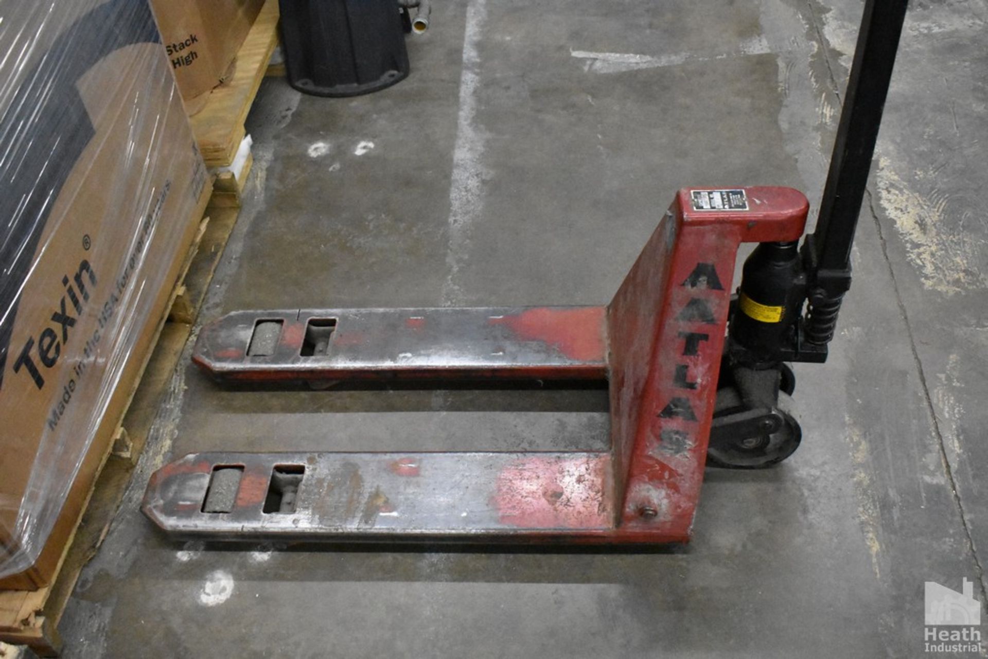 ATLAS ML55 5,500 LB PALLET JACK - Image 3 of 3