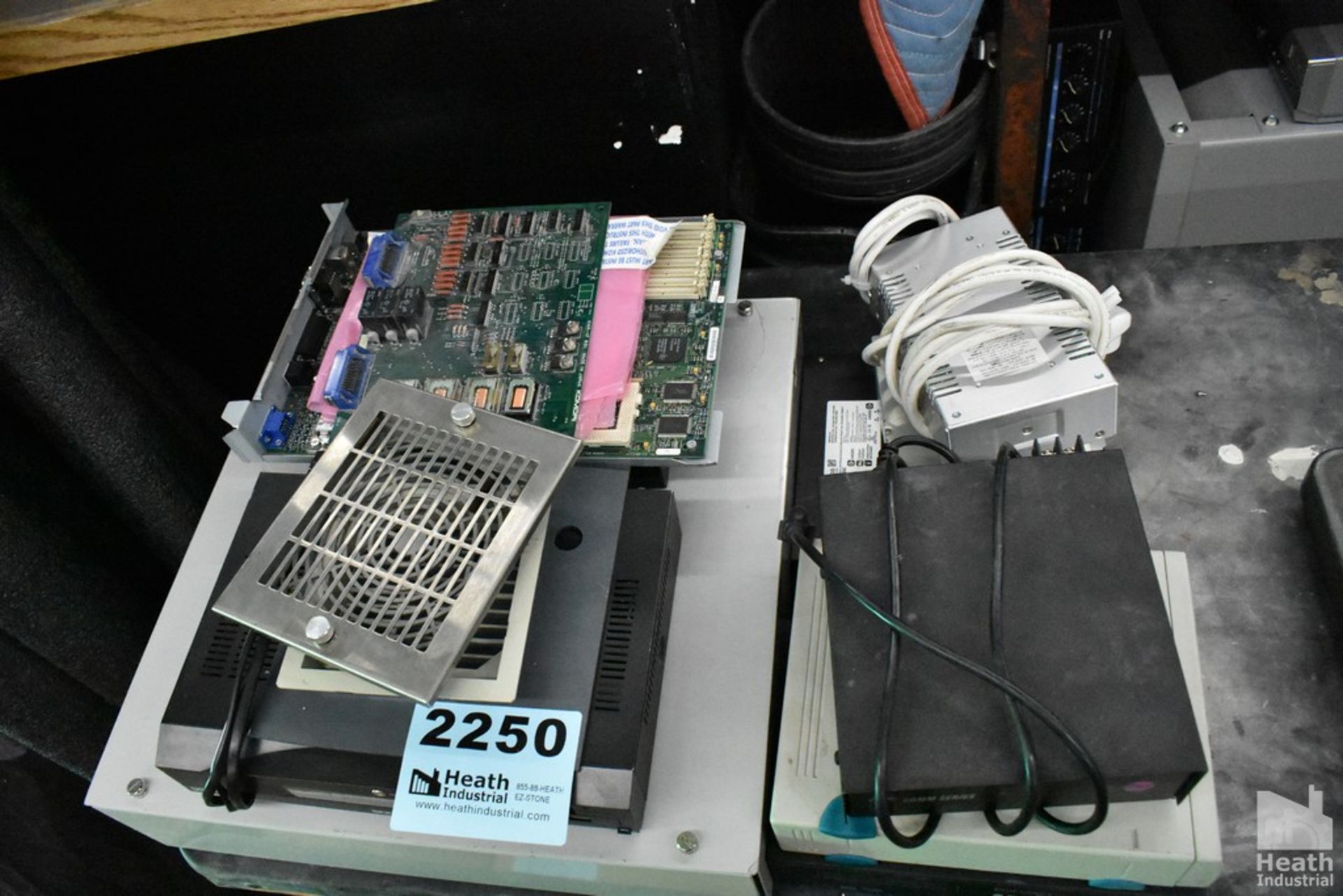 ASSORTED ELECTRONIC COMPONENTS - Image 3 of 3