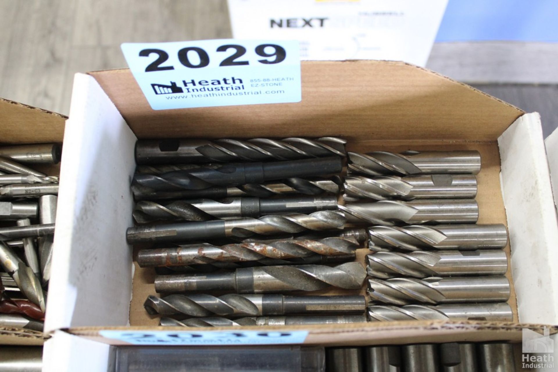 LARGE QUANTITY OF SINGLE END MILLS IN BOX