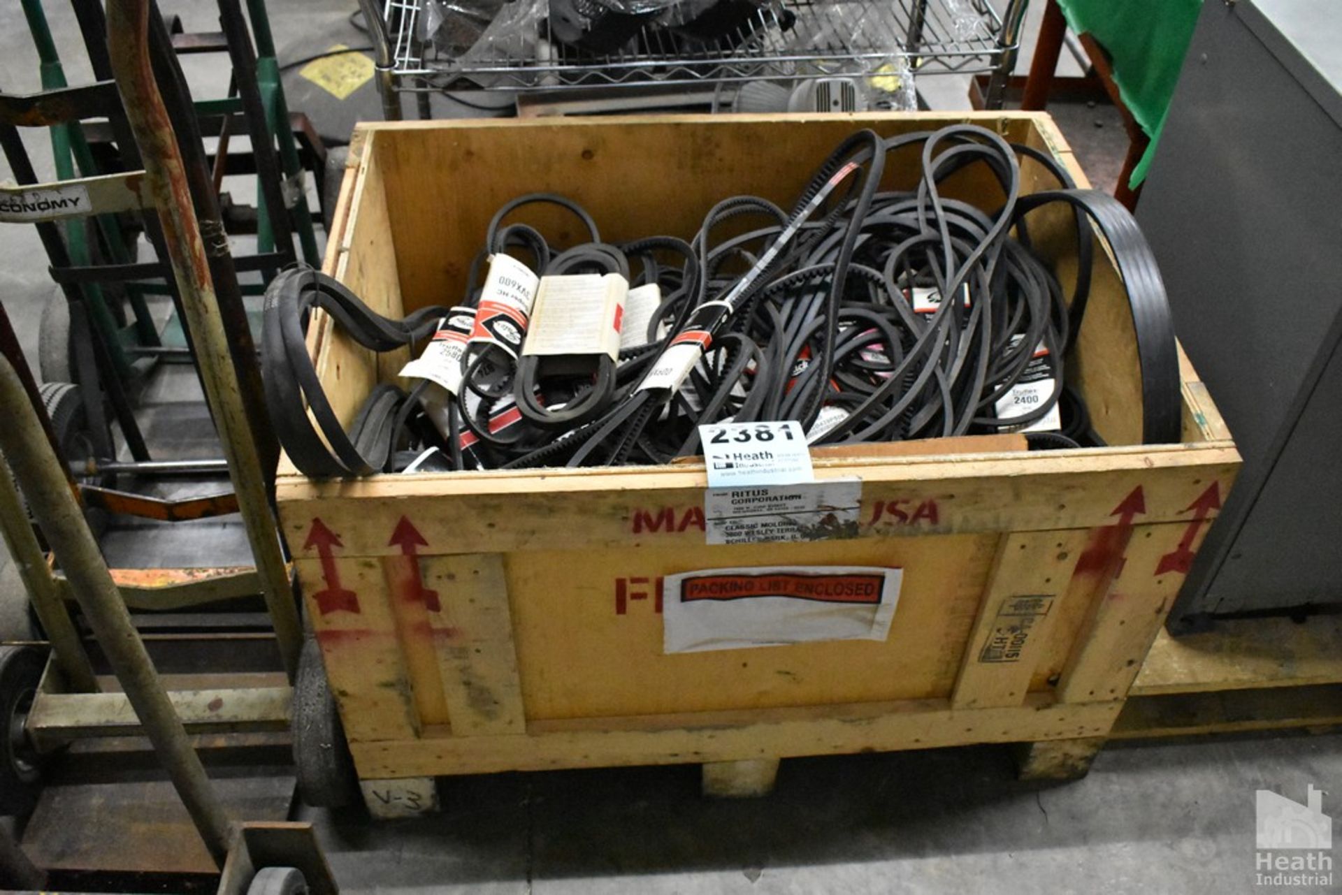 LARGE QUANTITY OF FAN BELTS IN CRATE - Image 3 of 3