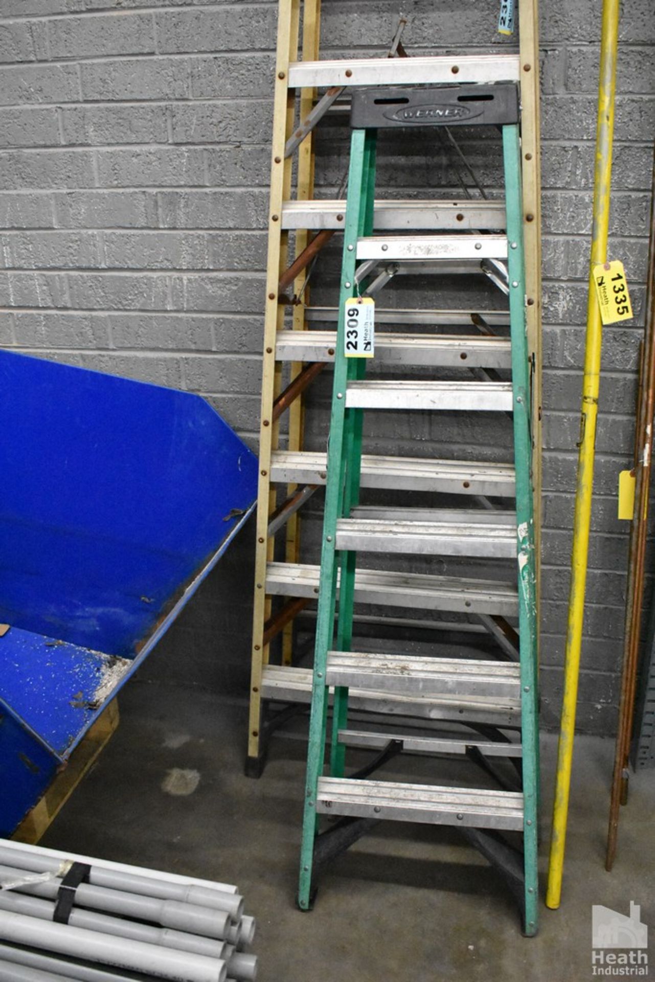 WERNER 6FT FIBERGLASS STEPLADDER