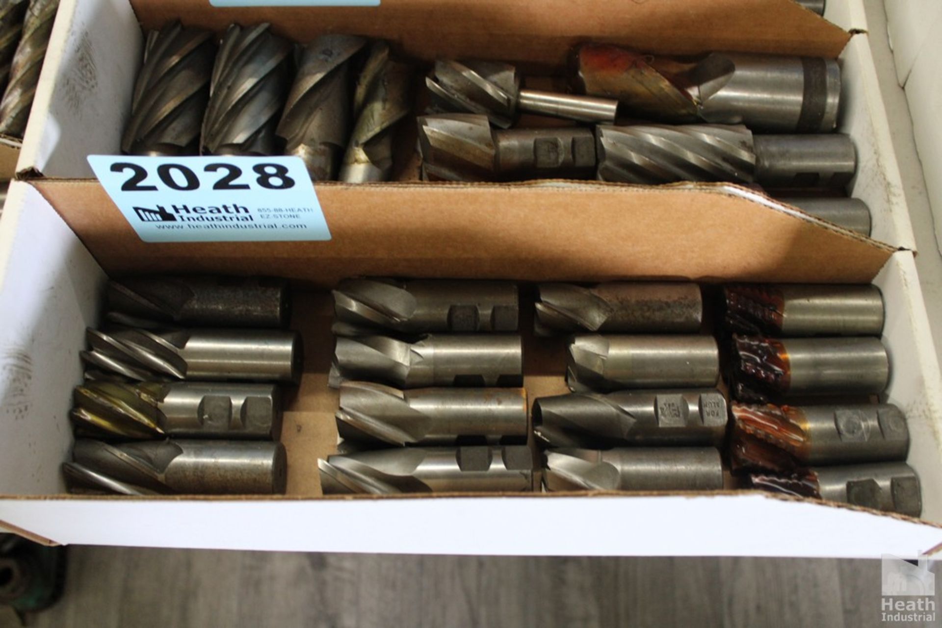 LARGE QUANTITY OF SINGLE END MILLS IN BOX