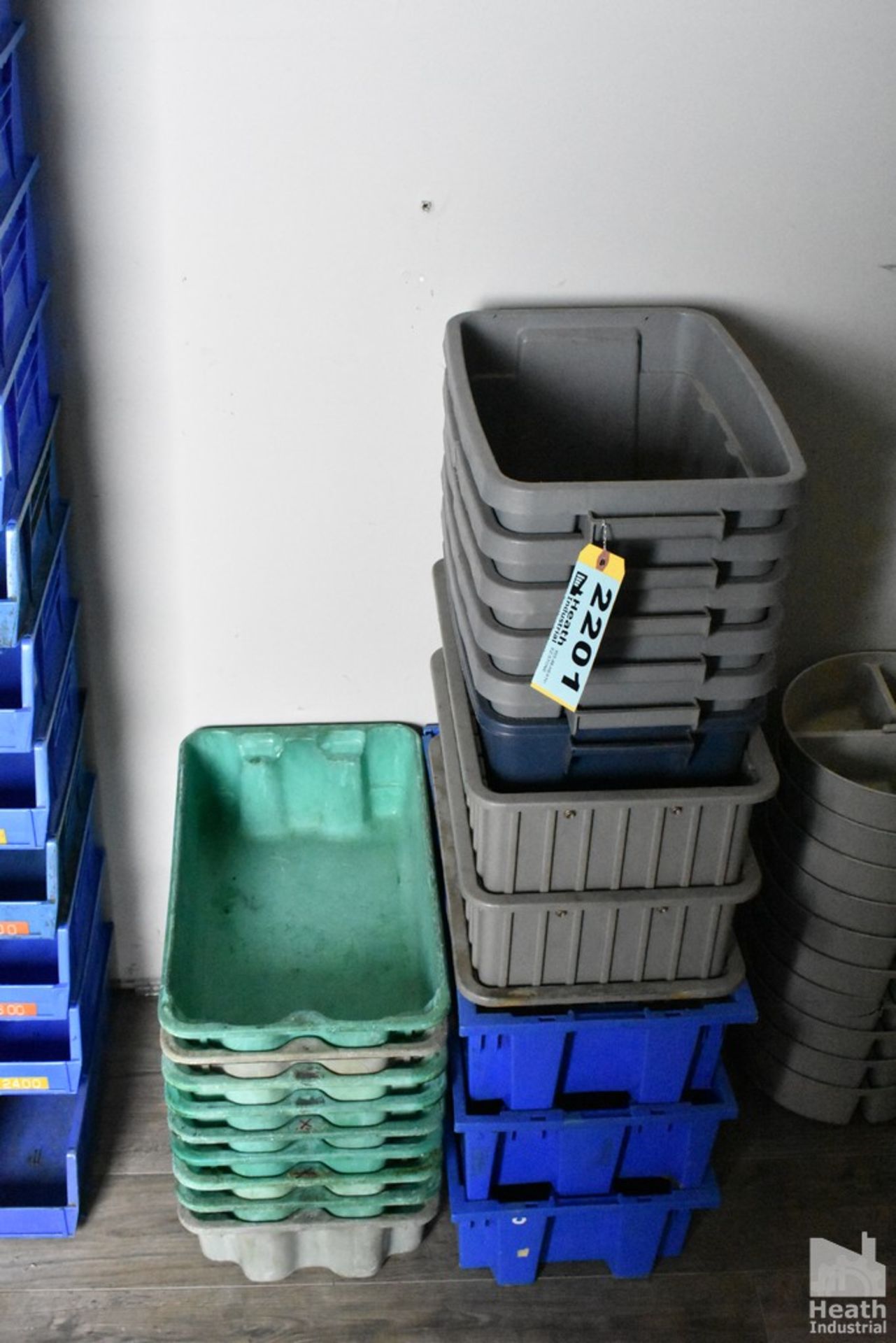 LARGE QUANTITY OF PLASTIC STACKABLE TOTES