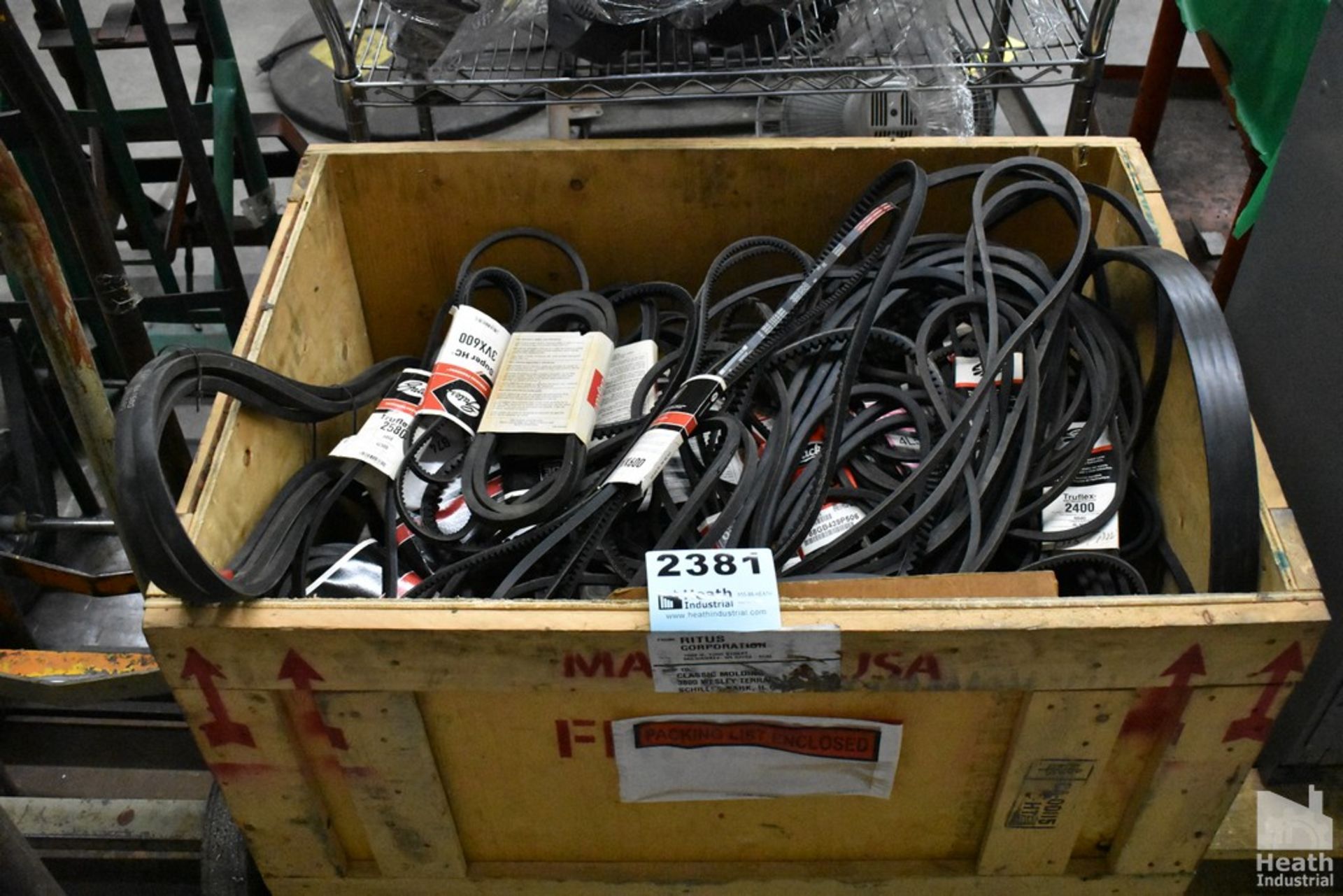 LARGE QUANTITY OF FAN BELTS IN CRATE