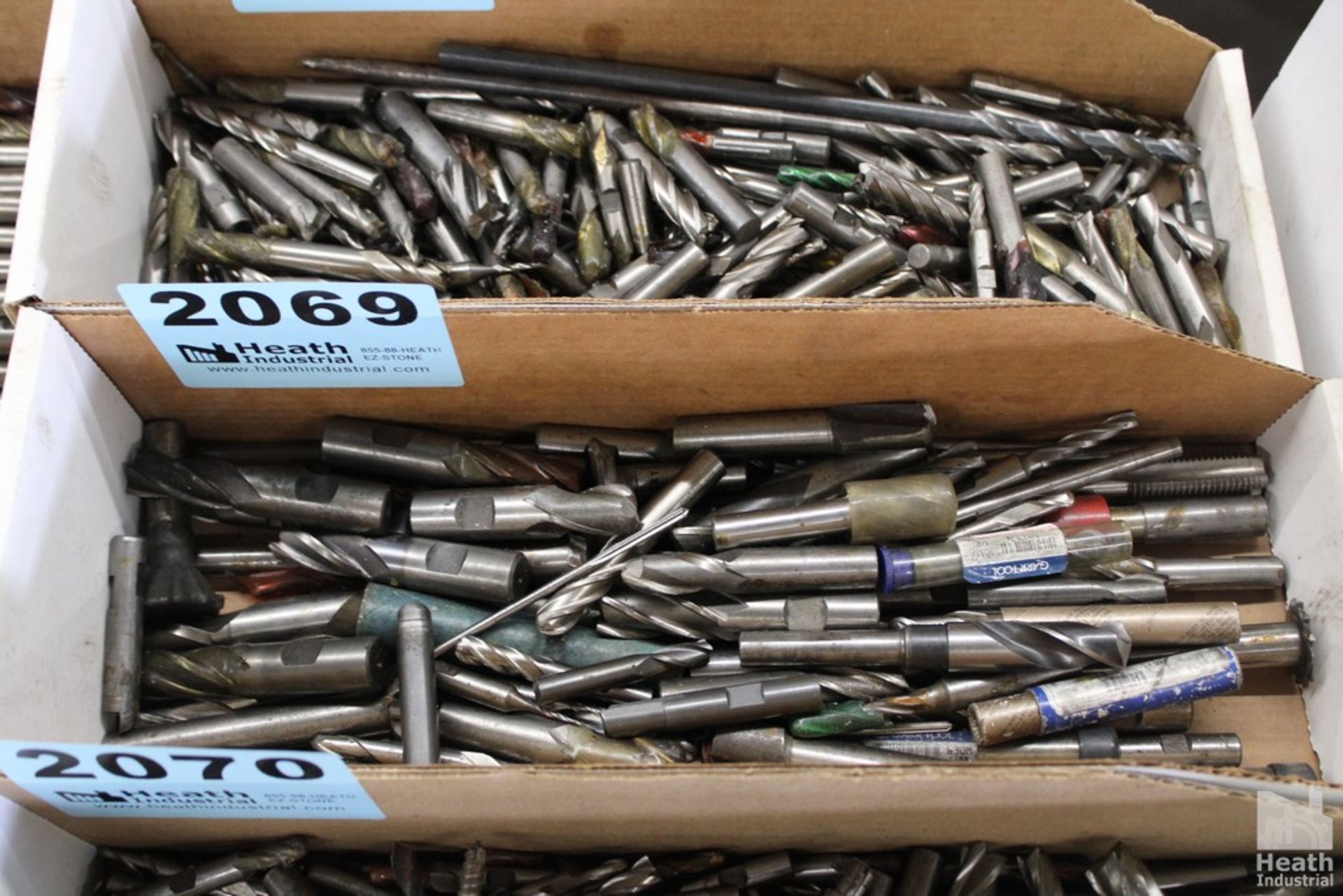 LARGE QUANTITY OF END MILLS IN BOX