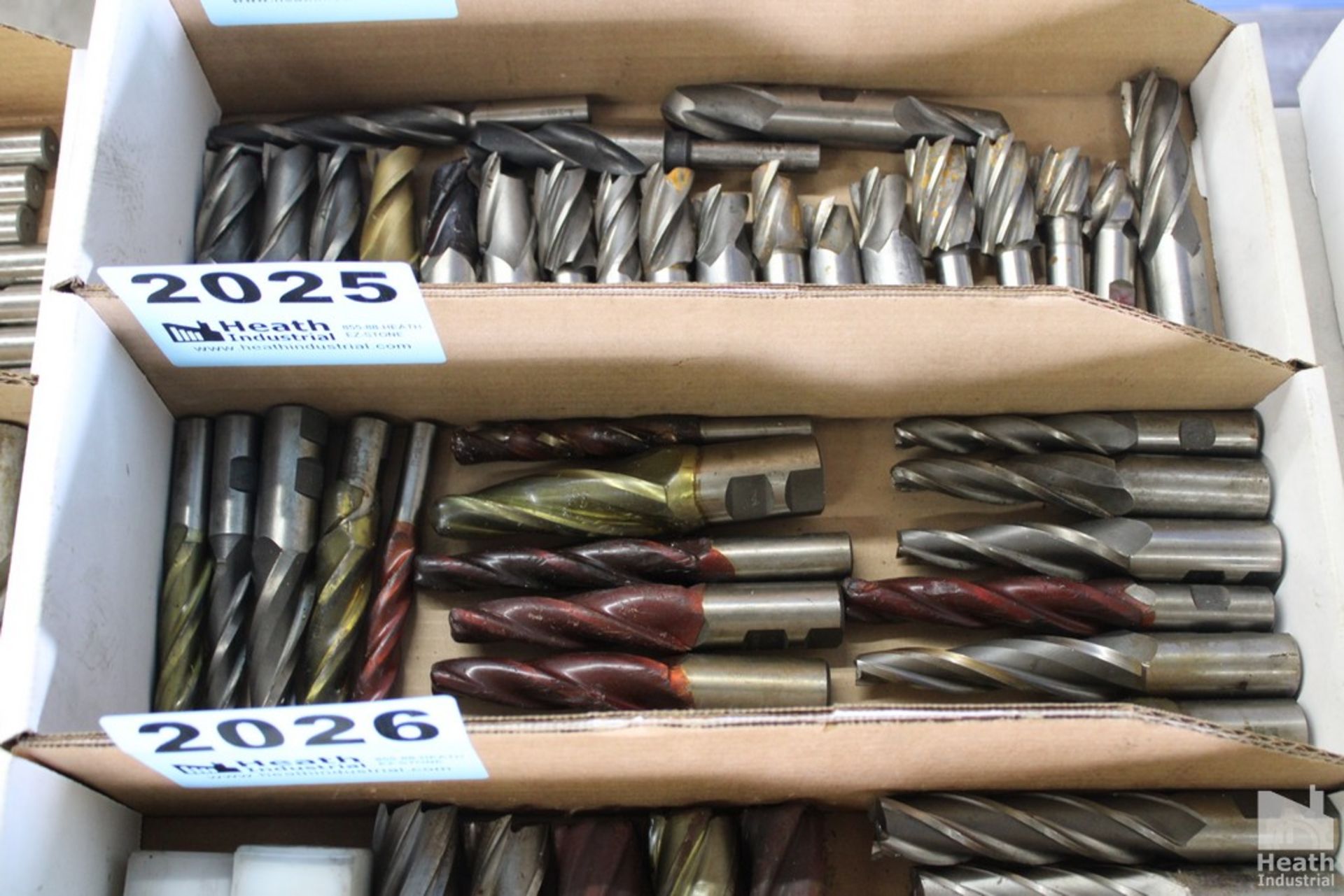 LARGE QUANTITY OF SINGLE END MILLS IN BOX