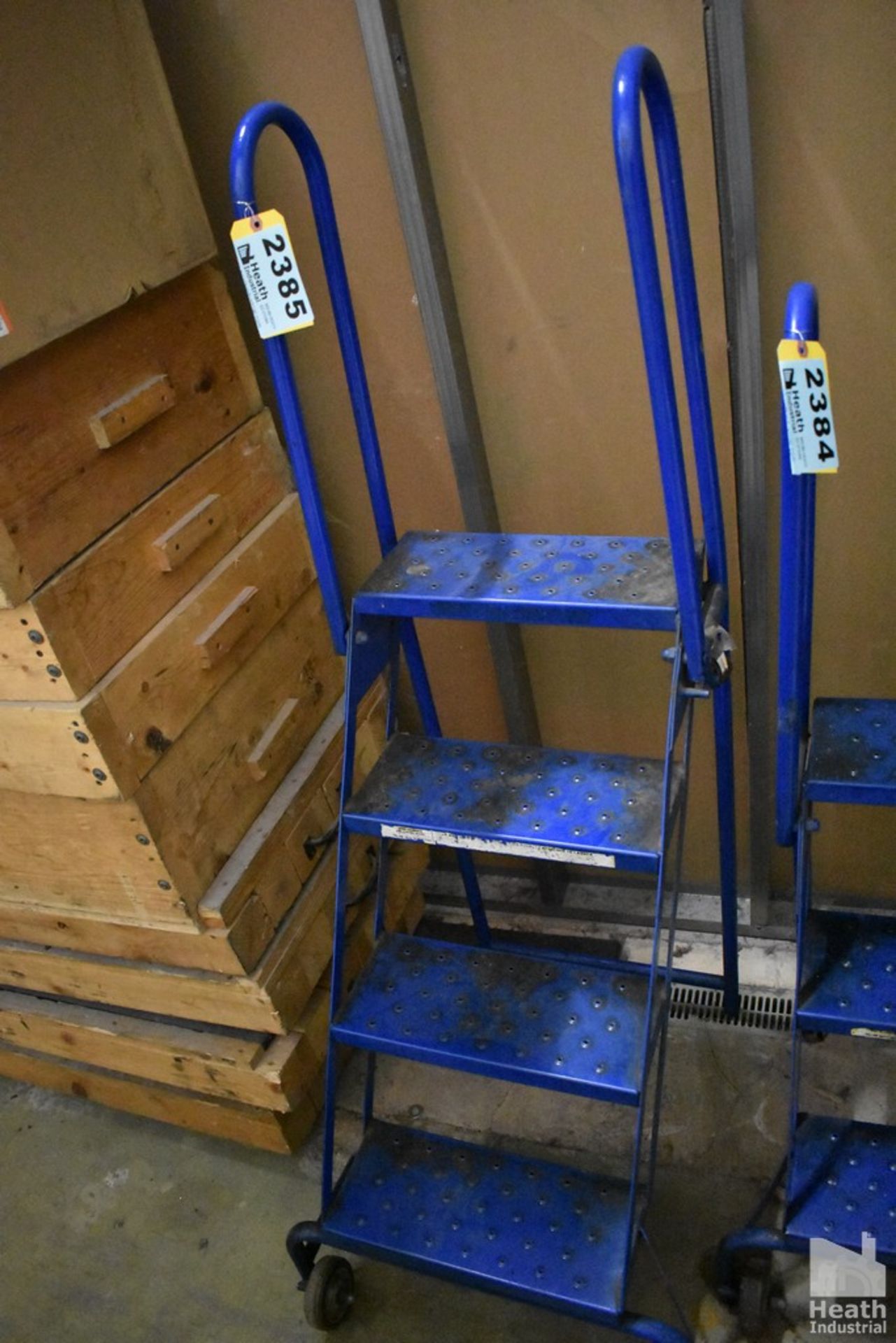 4-STEP ROLLING SHOP LADDER