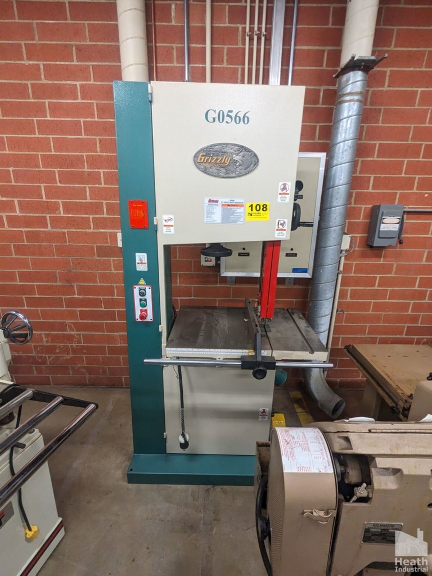 GRIZZLY G0566 21" VERTICAL BANDSAW Loading Fee :$200