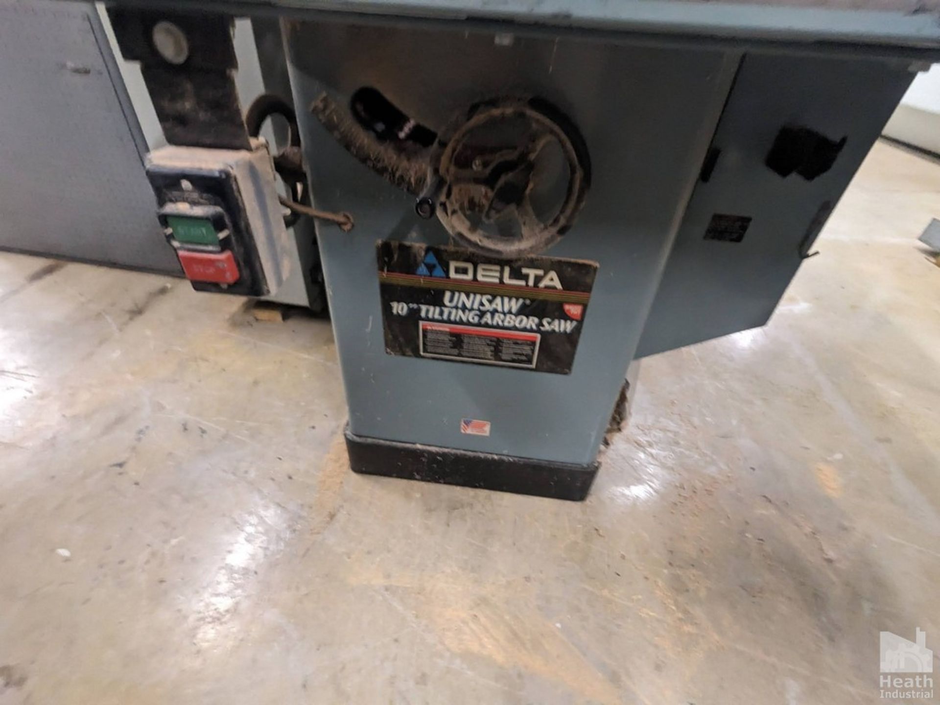 DELTA UNISAW 10" TILTING ARBOR TABLE SAW WITH EXTENDED TABLE BEISEMETER FENCE Loading Fee :$100 - Image 2 of 8