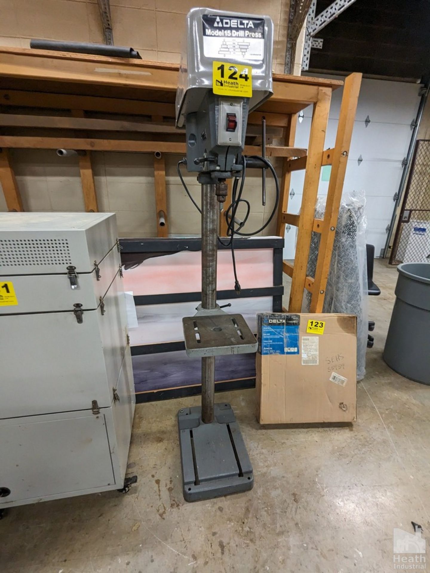 DELTA MODEL 15 -091 15" FLOOR STANDING DRILL PRESS Loading Fee :$100