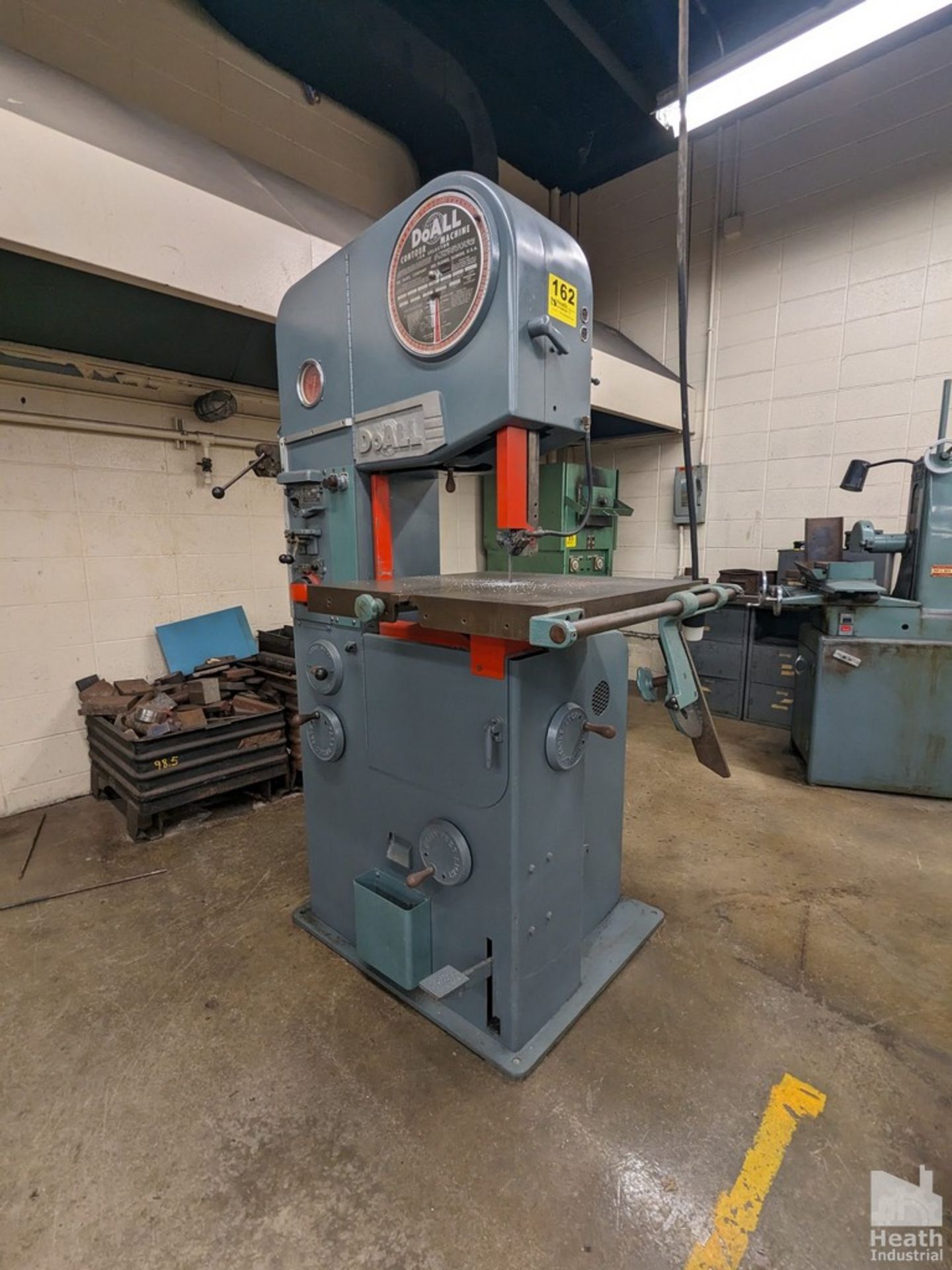 DOALL 16" MODEL 16-2 VERTICAL BAND SAW, S/N 45-55633 WITH BLADE WELDER Loading Fee :$150