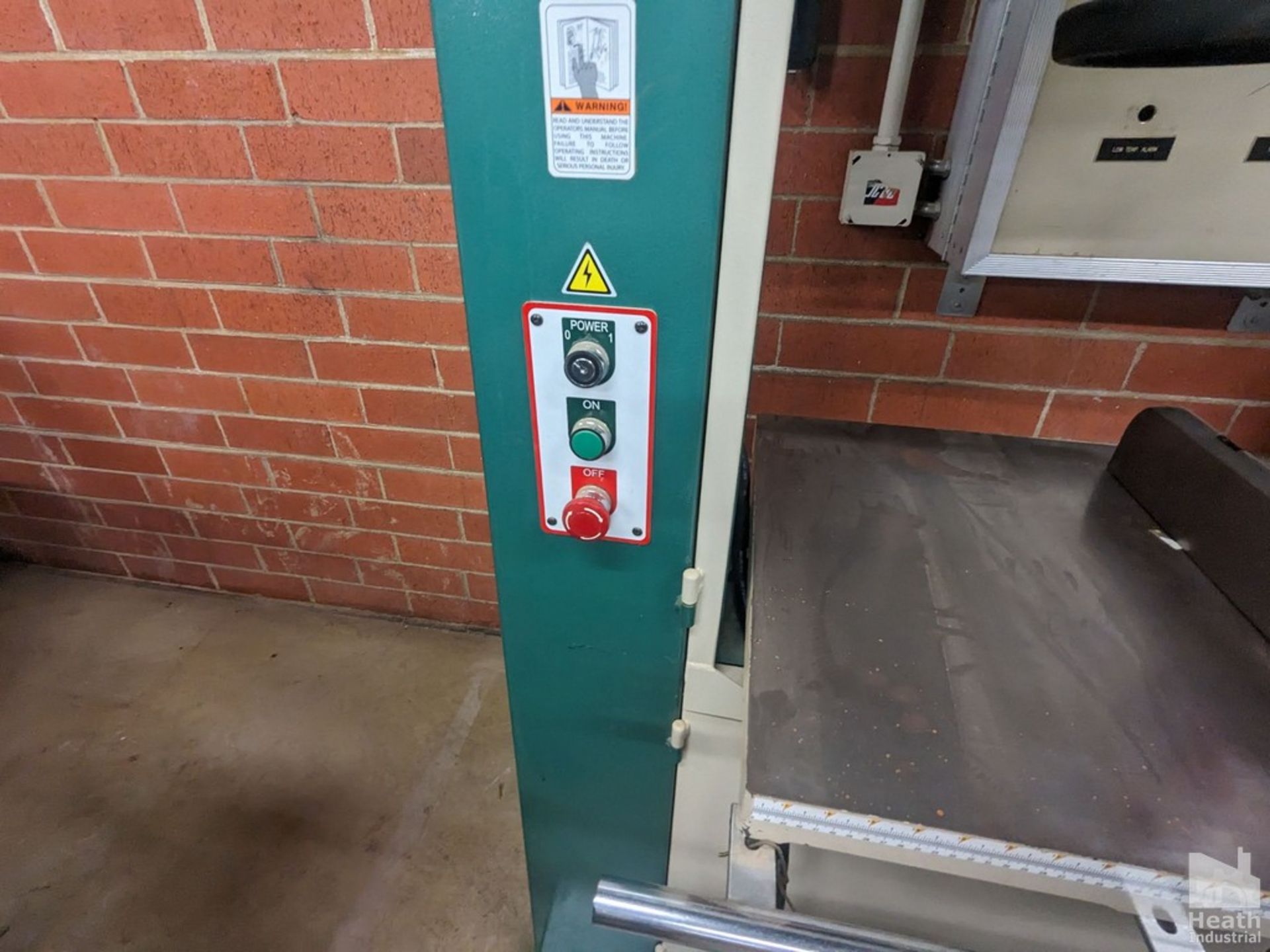 GRIZZLY G0566 21" VERTICAL BANDSAW Loading Fee :$200 - Image 5 of 7