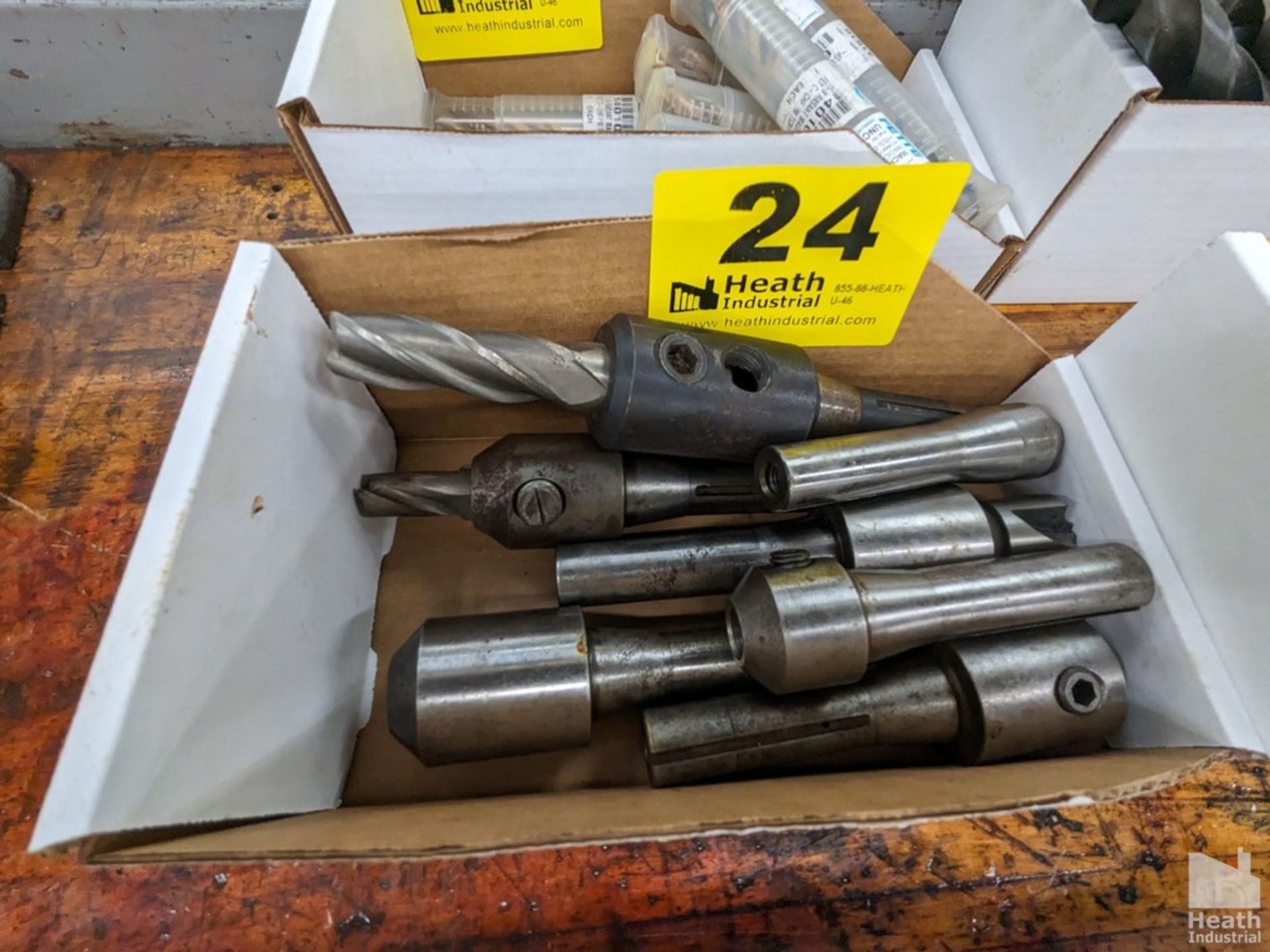 (7) ASSORTED R8 TOOL HOLDERS Free Pickup In Hoffman Estates, Illinois