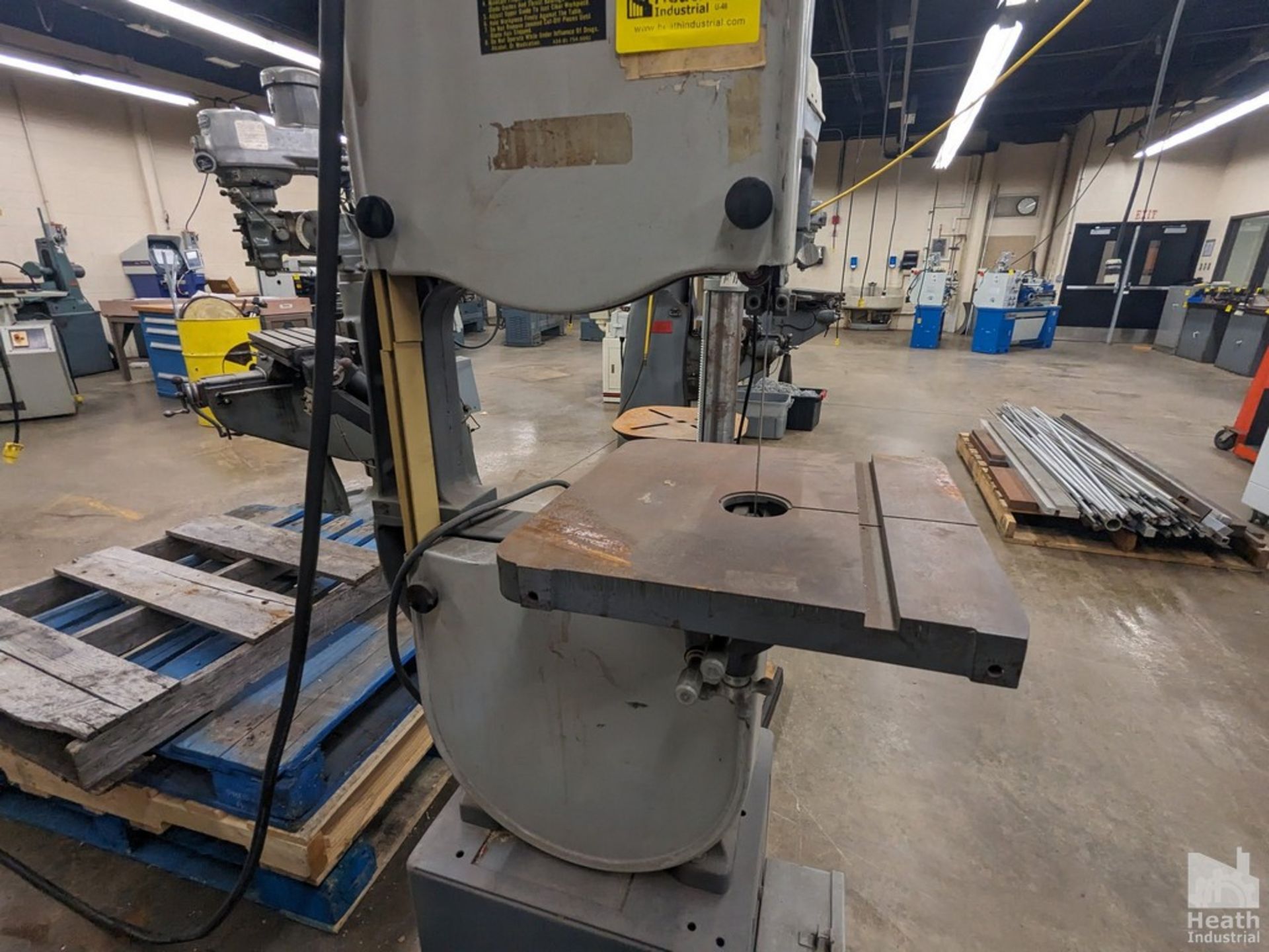 ROCKWELL 14" VERTICAL BAND SAW, S/N 1Y-29T Loading Fee :$75 - Image 3 of 6