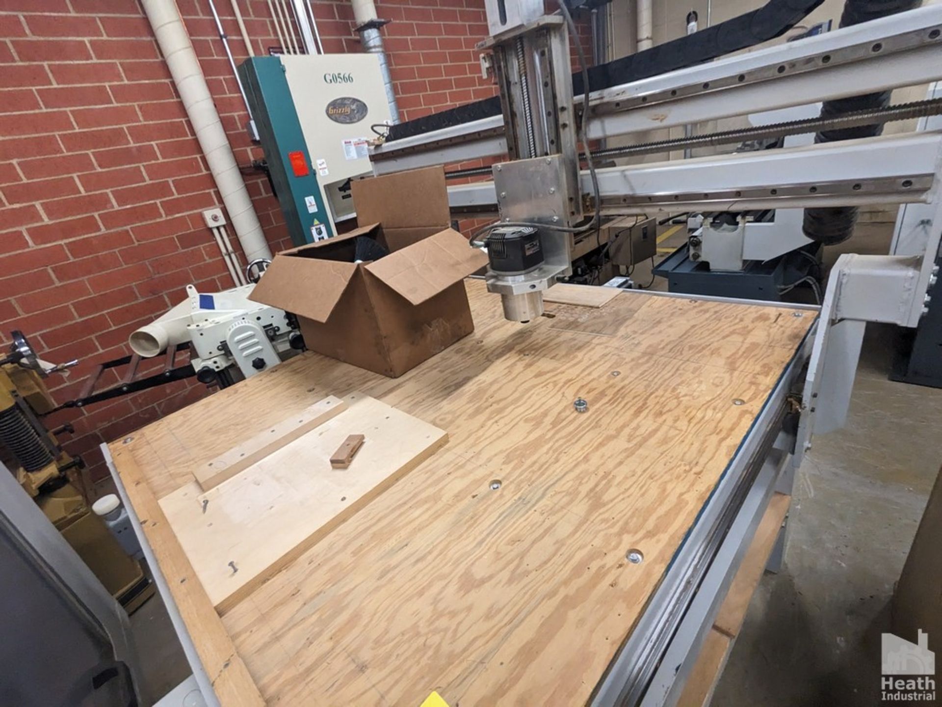SABRE MODEL 3636 CNC WOOD ROUTER WITH PORTABLE TABLE Loading Fee :$100 - Image 5 of 5