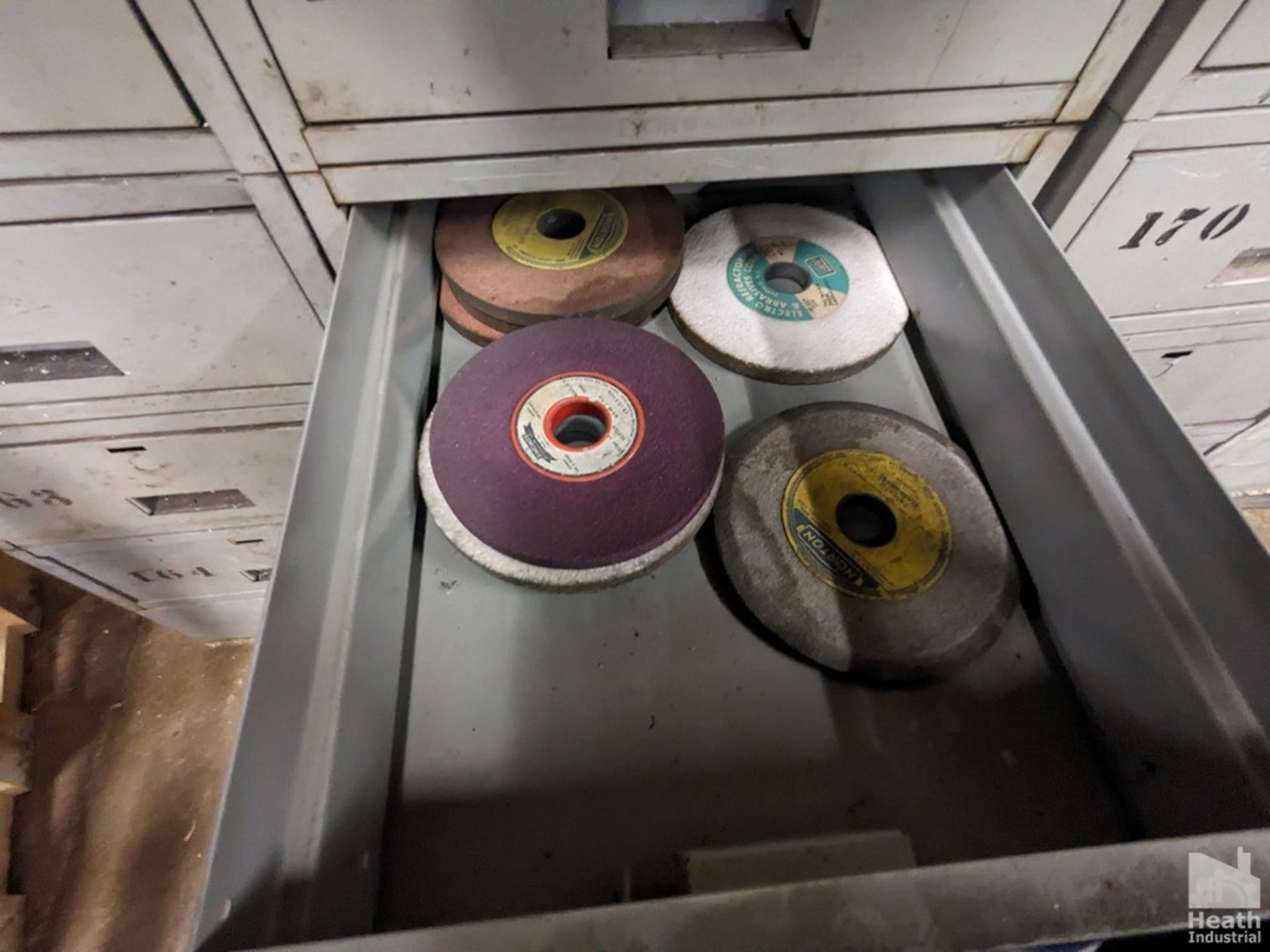 ASSORTED GRINDING WHEELS IN DRAWERS Loading Fee :$100 - Image 4 of 5