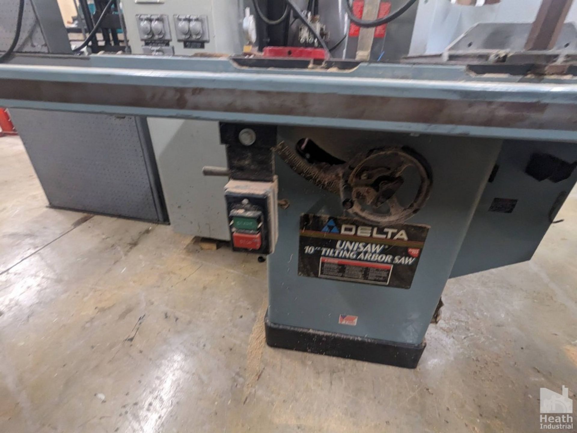 DELTA UNISAW 10" TILTING ARBOR TABLE SAW WITH EXTENDED TABLE BEISEMETER FENCE Loading Fee :$100 - Image 3 of 8