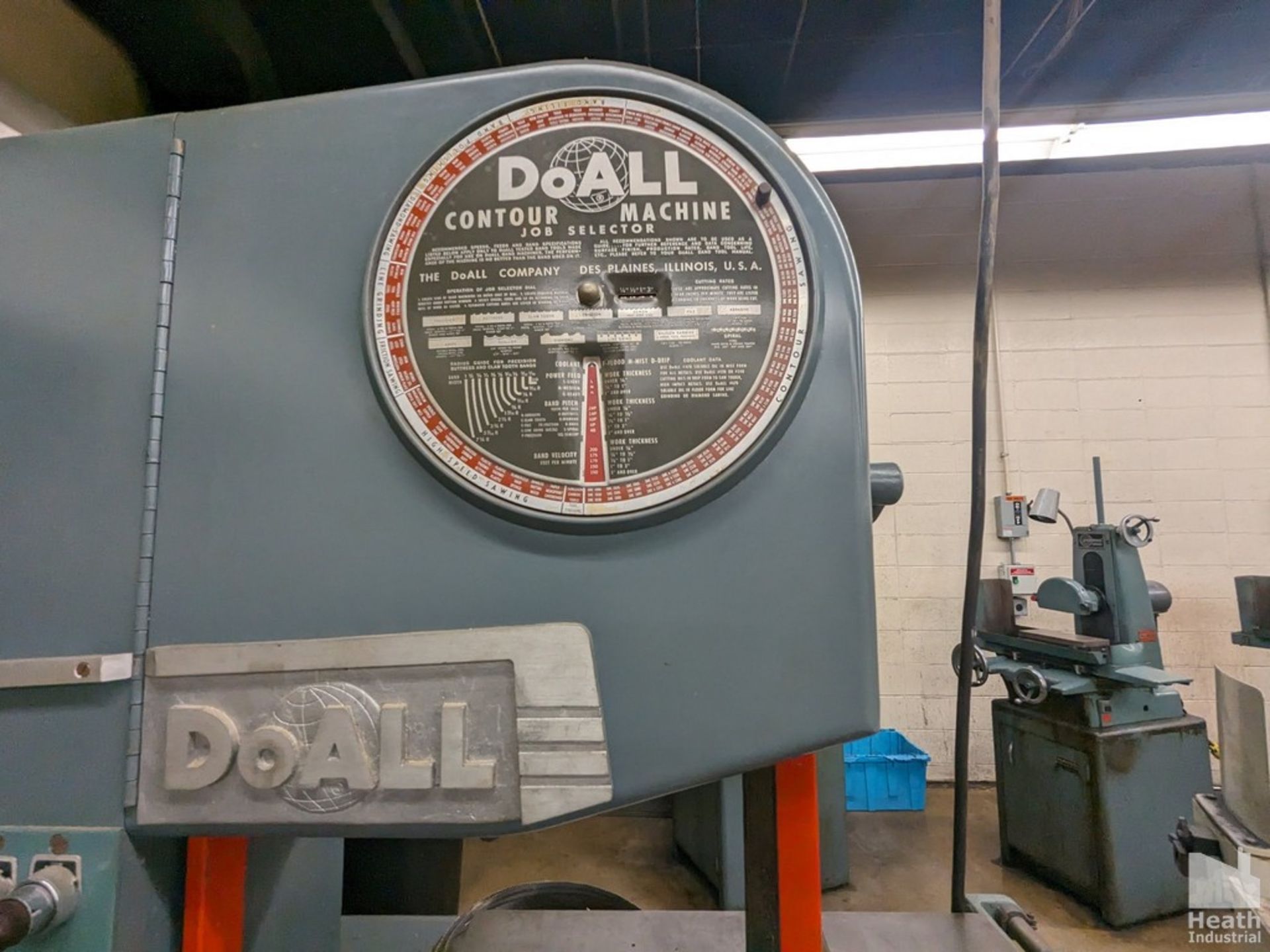 DOALL 16" MODEL 16-2 VERTICAL BAND SAW, S/N 45-55633 WITH BLADE WELDER Loading Fee :$150 - Image 2 of 8