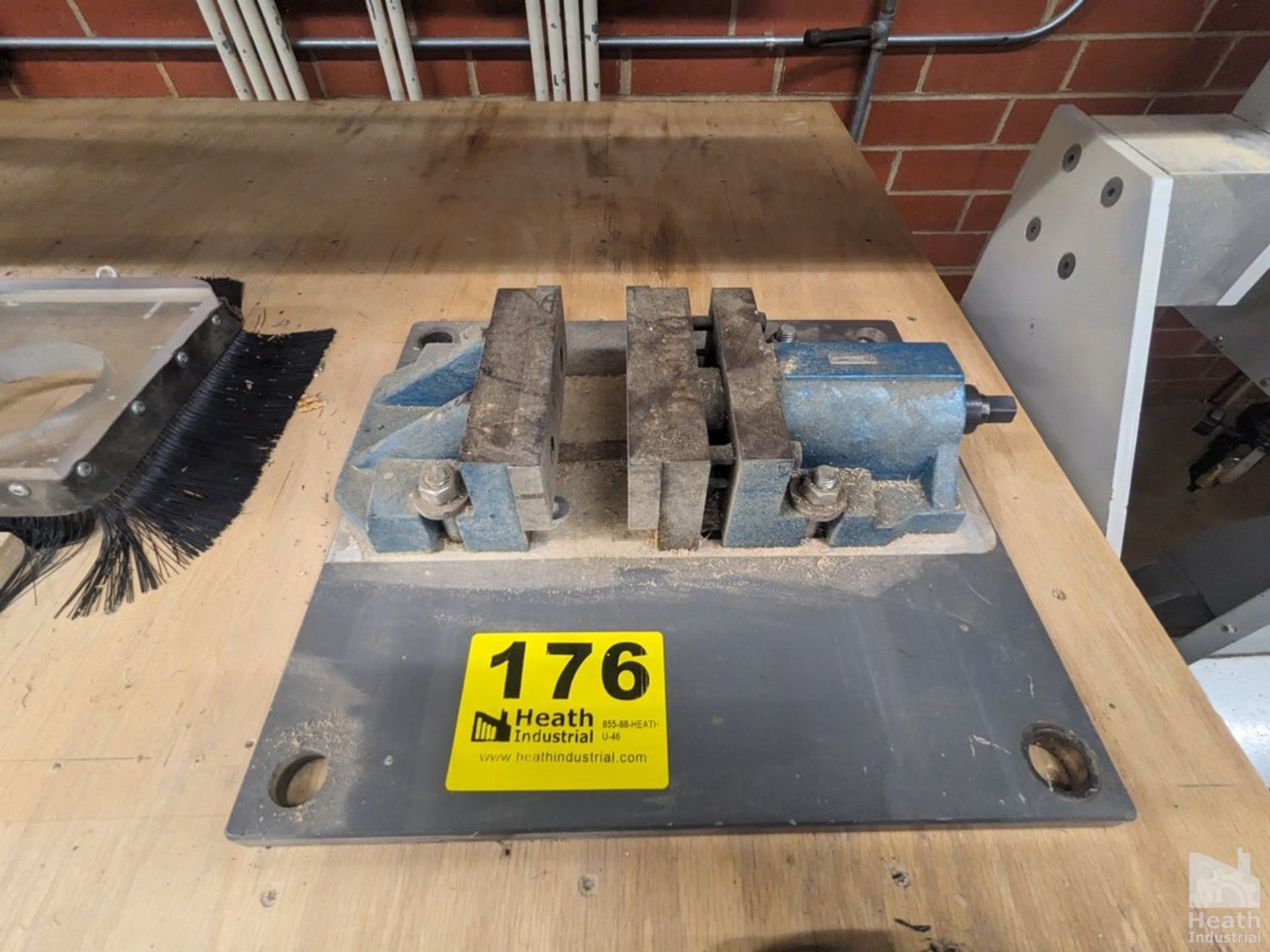 6" TWO PIECE VISE MOUNTED TO STEEL PLATE Free Pickup In Hoffman Estates, Illinois