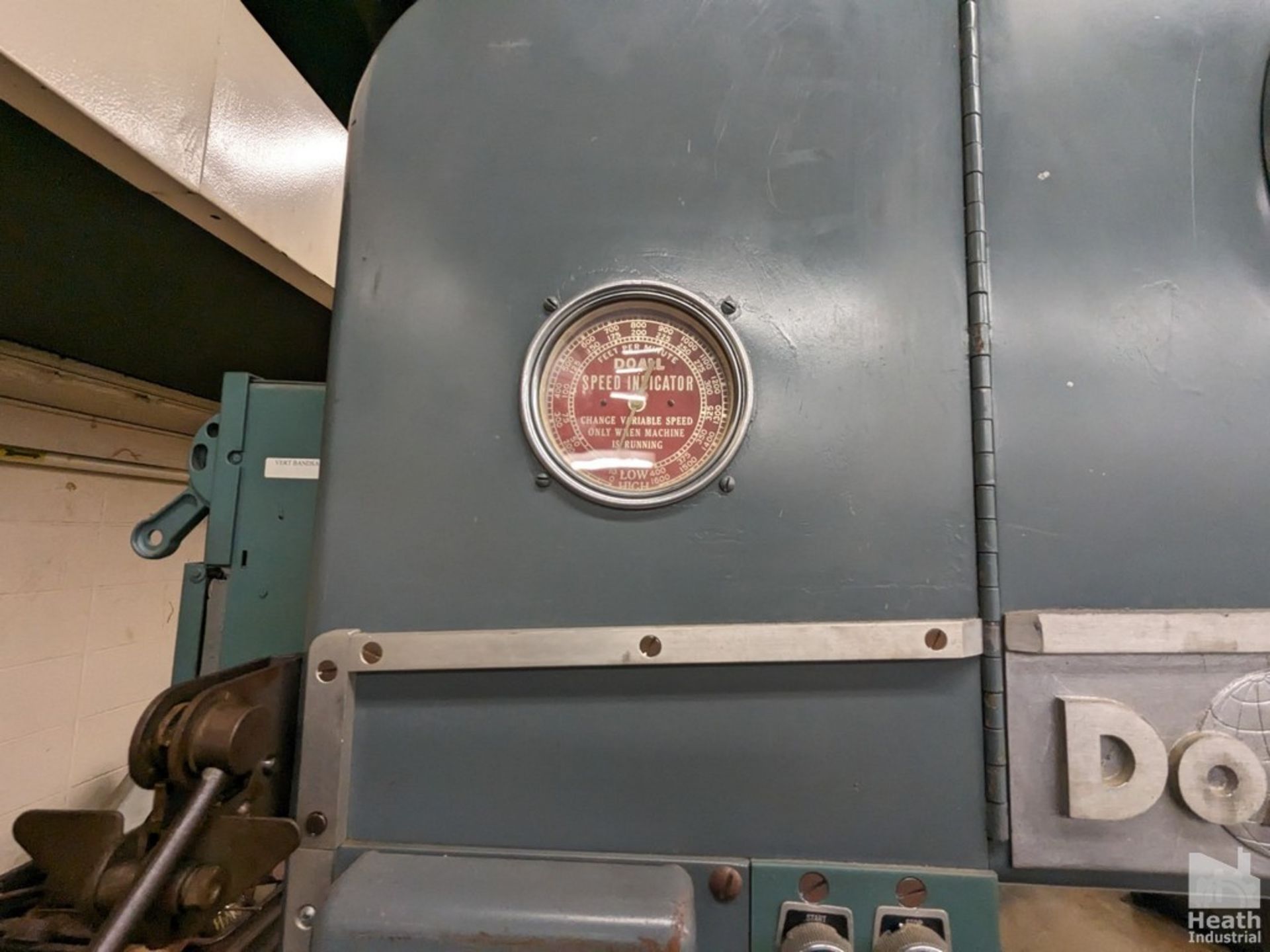 DOALL 16" MODEL 16-2 VERTICAL BAND SAW, S/N 45-55633 WITH BLADE WELDER Loading Fee :$150 - Image 3 of 8